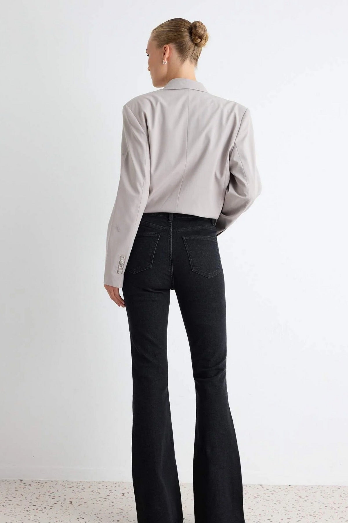 Jeans TWOSS20JE0111 - crna [djesi-src-8ec9b745baf5964ec829b882f09f6d7a5bc815e53f17dcba7ca5387000aabff6]