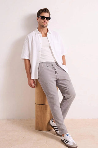 Pantalone TMNSS26PL00042 - crna [djesi-src-60f45c20282d31bc99cee2da56bcc108b7876082c5076440ae4ae769dcdab90e]