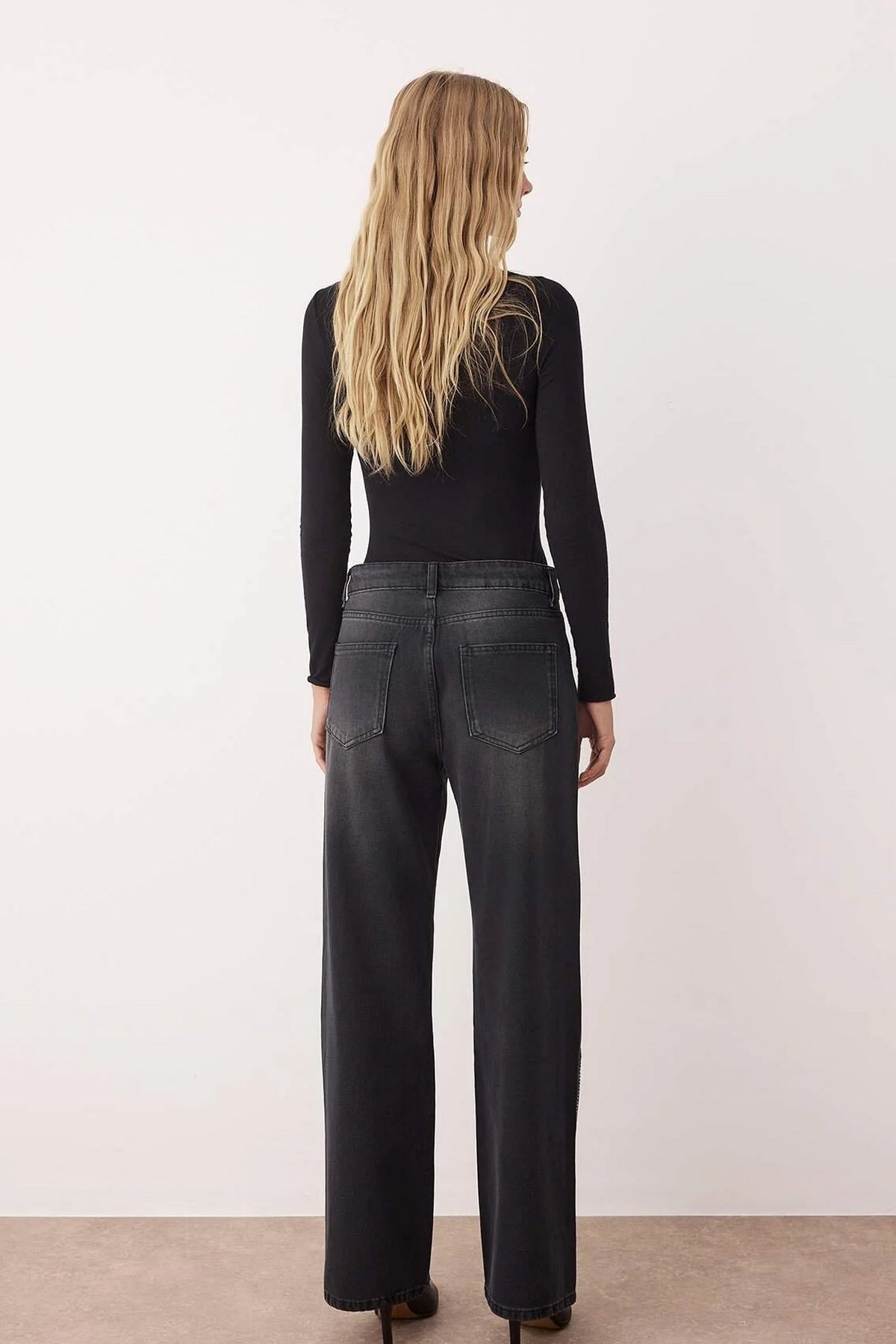 Farmerke TWOAW26JE00104 - crna [djesi-src-c93b9b9ad49d3d4e4d82d209db0153a01a7f73924c5c15e425ff3995fdc92a99]