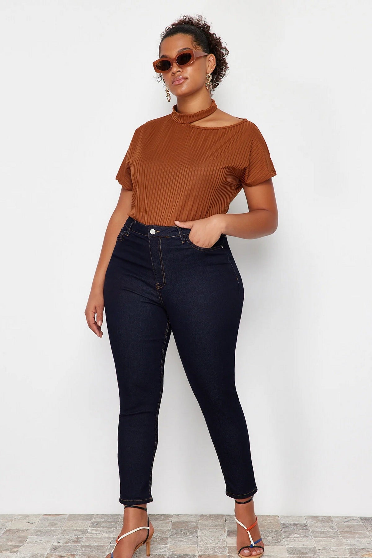 Jeans TBBSS24CJ00006 - plava [djesi-src-8627e5e5c0ac13ce0c583d2b4d28c851337f4d13156f19955eabb0099142215c]