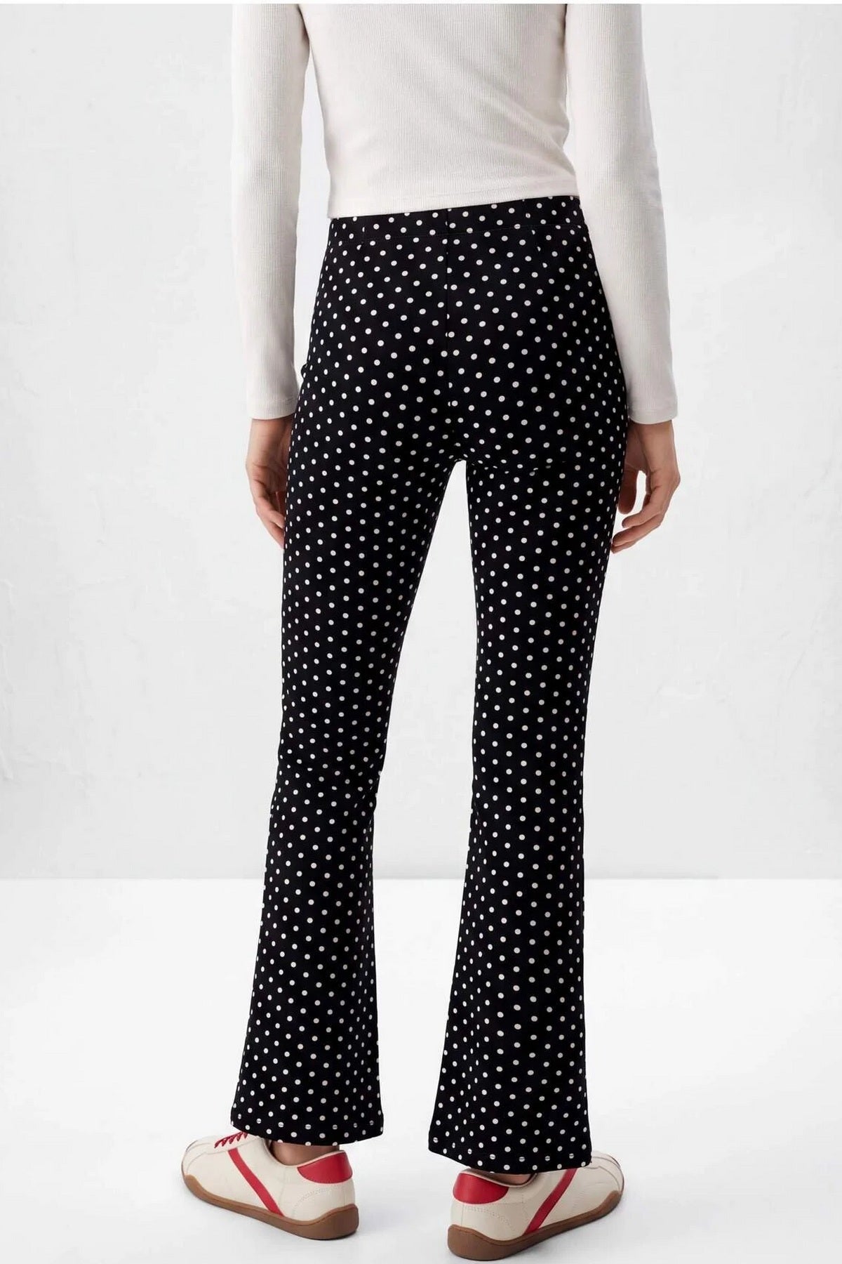 Pantalone TKDAW27PL00011 - crna [djesi-src-0449eb05a398f8dbf92e42bea6ce7405386a4188653793a93a7eba67aff8e30d]