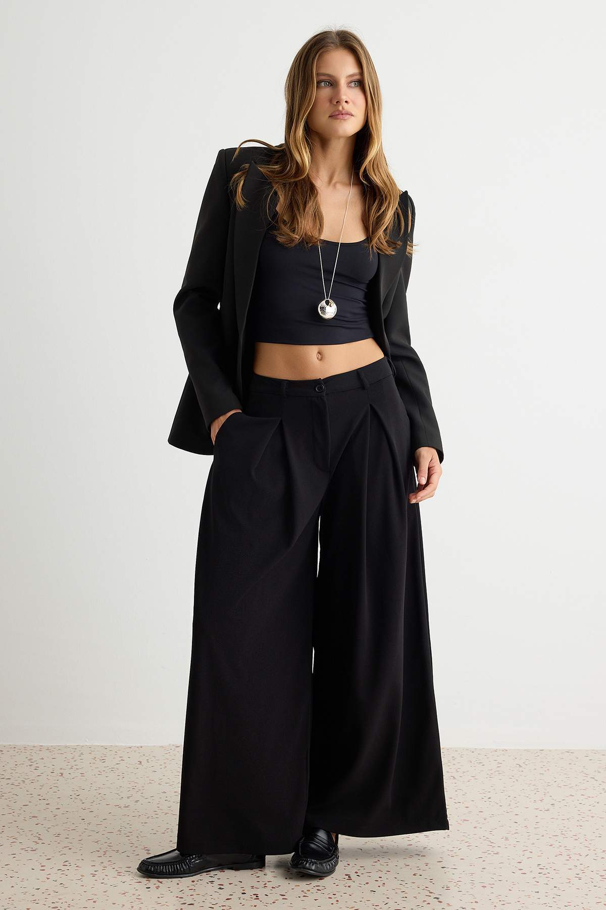 Pantalone TWOAW27PL00049 - crna [djesi-src-094b37e33ab276efb218b729aed1376f13854a4a9d71669a4804680df10af1ec]