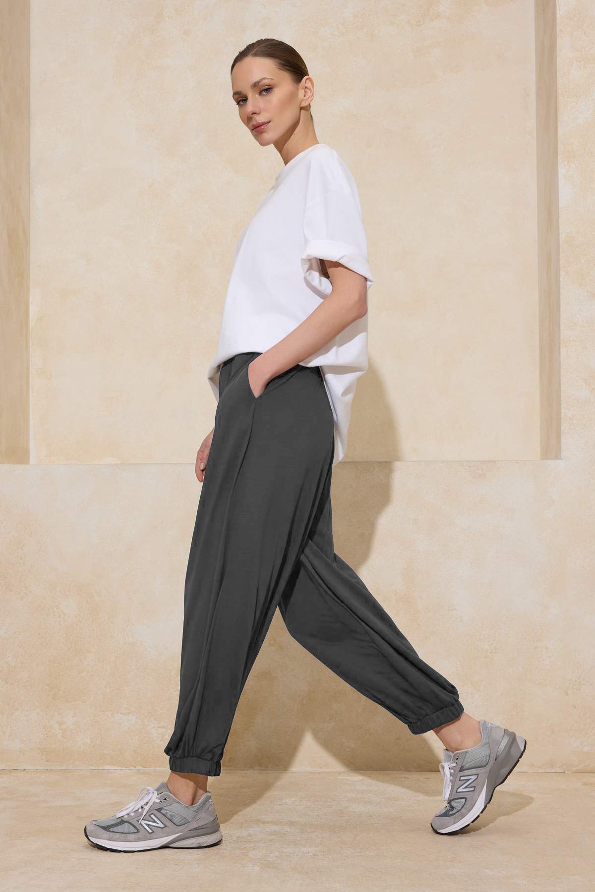 Pantalone TWOSS26PL00040 - siva [djesi-src-f0d675d3a92e1eeb1b1612064e3d447435f94f99f90822537c741b2f1a50b46e]