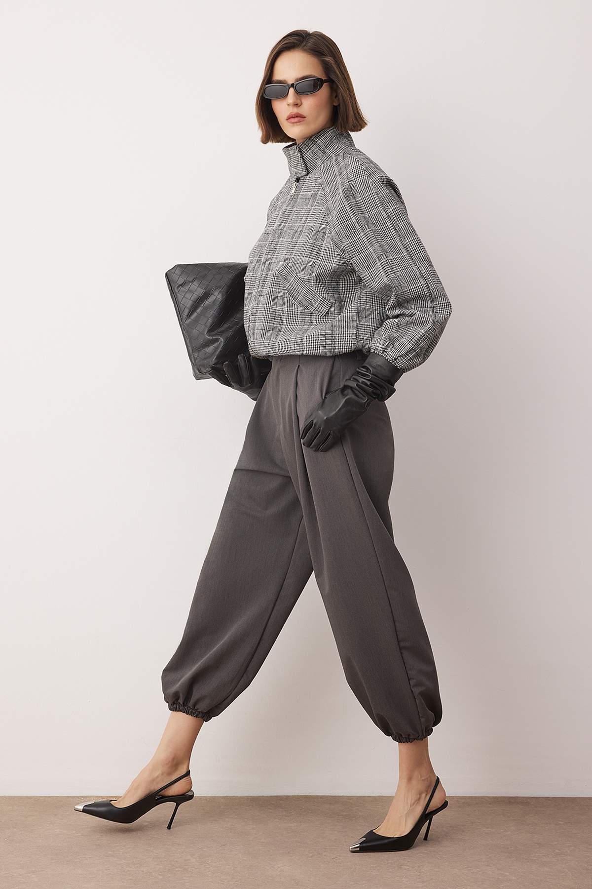 Pantalone TWOAW26PL00169 - siva [djesi-src-1315e32aa304eed8c019fc6a696b74952d6811b6ece68652348105909e3643c6]