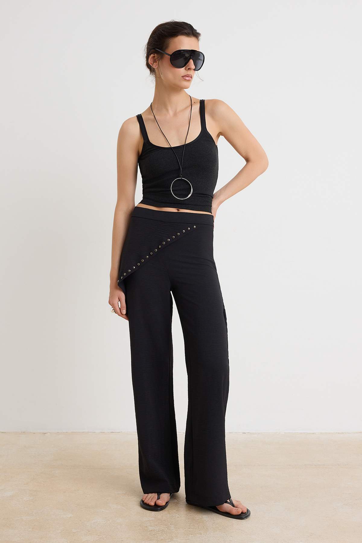 Pantalone TWOSS26PL00195 - crna [djesi-src-bf4d90d672347daf91acbf08553fb4e2dd487c312550c0c05a56e73fc2316878]