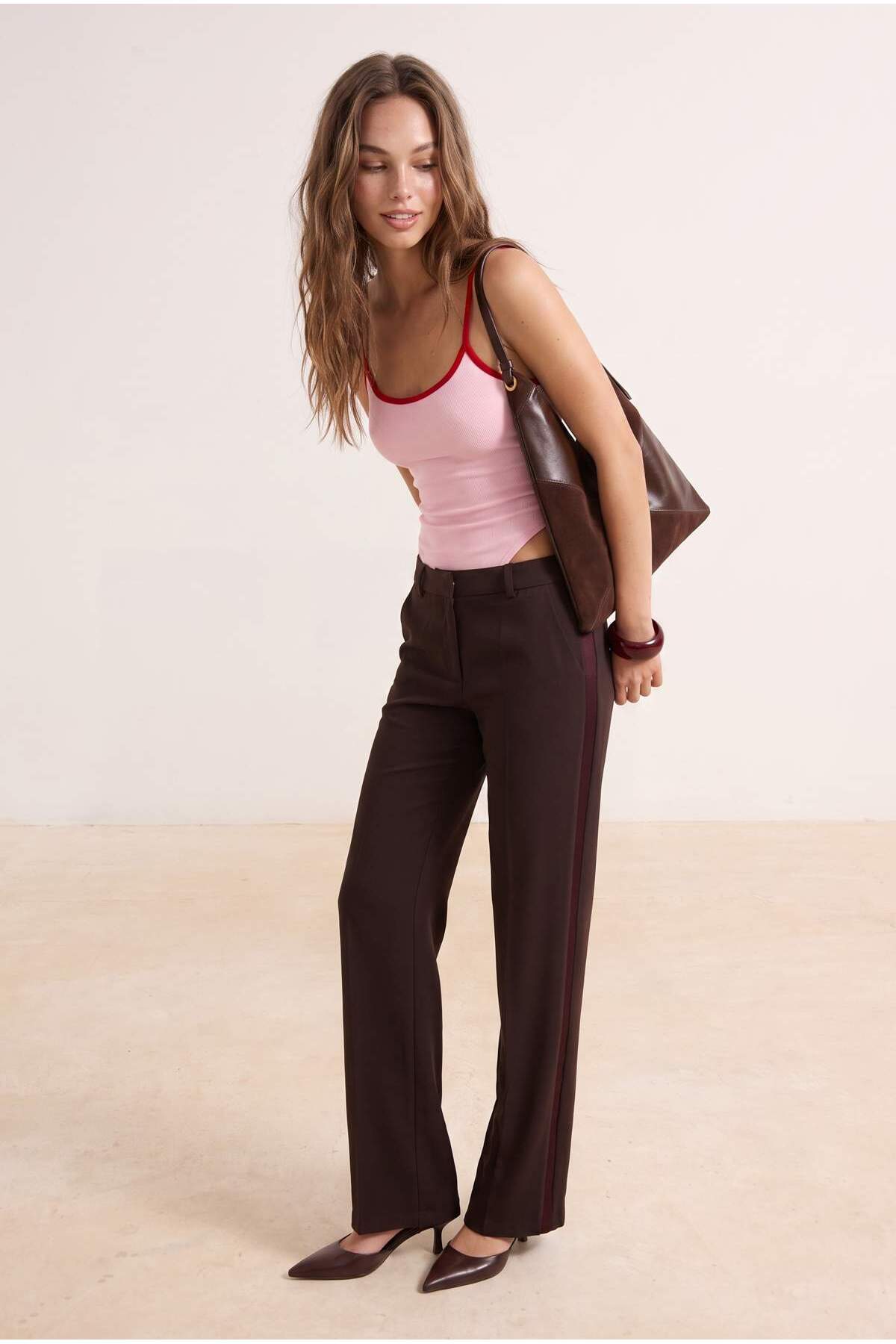 Pantalone TWOSS26PL00013 - braon [djesi-src-8d9cb9fc1e94fb8a3afd6c74750dc3caa8adc0ea4980f45302d331aa9adb1611]