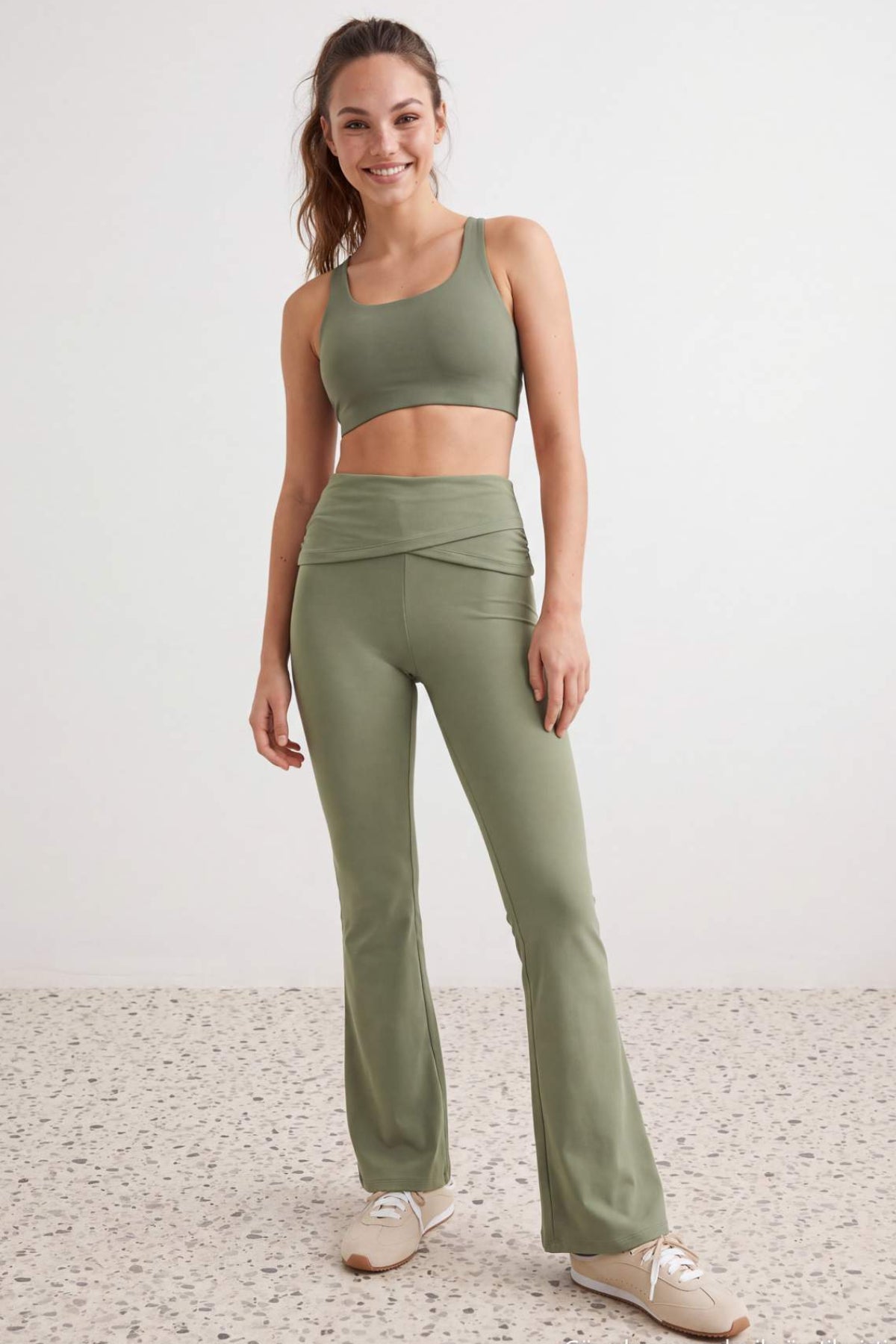 Helanke THMAW27TY00002 - khaki [djesi-src-33025c4f6b9b844e3e5fa6ec8f13faed9ff06d81ff2e5b75910d17ebad0bc30c]