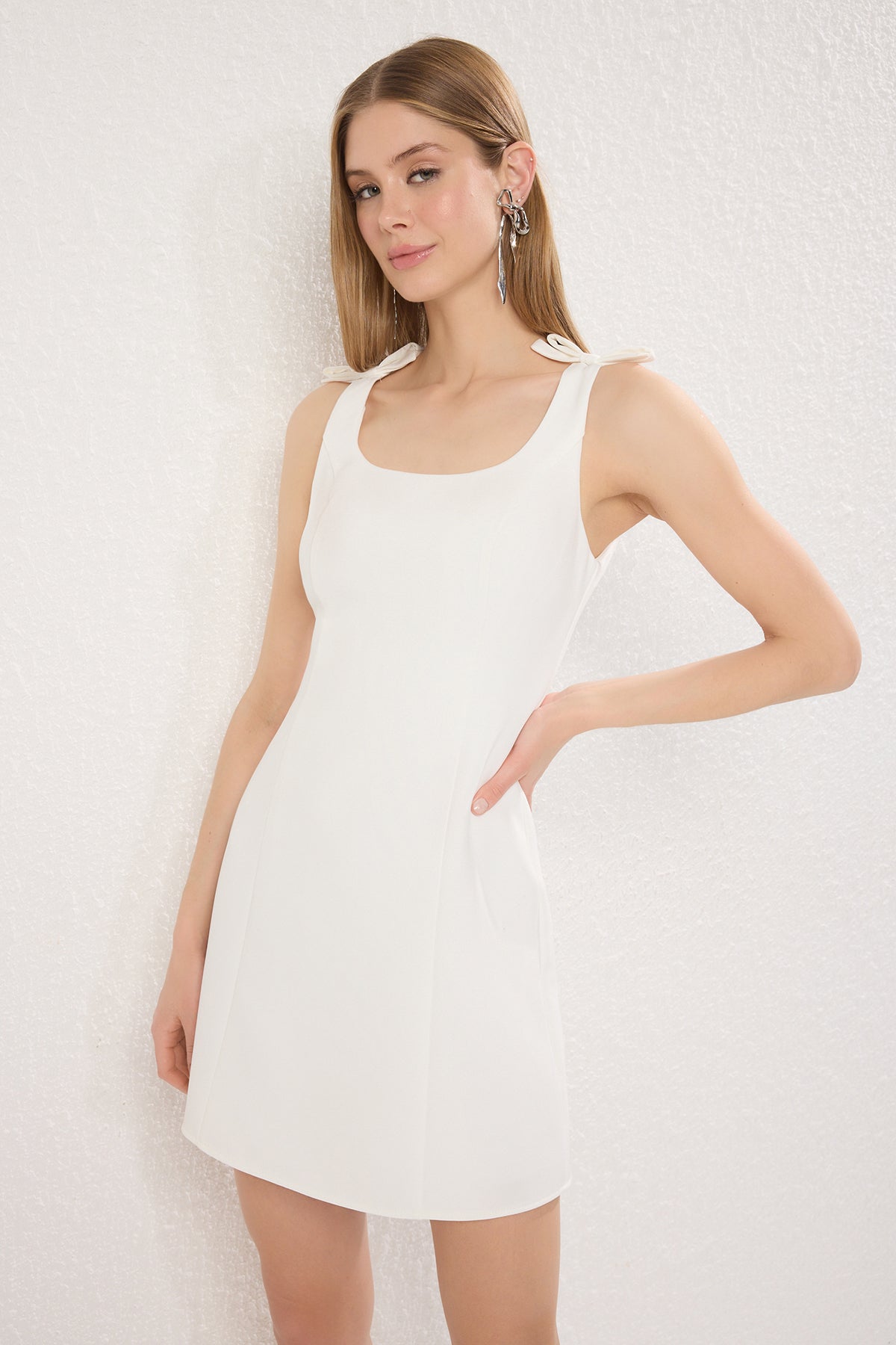 Haljine TWOSS25EL00267 - bijela