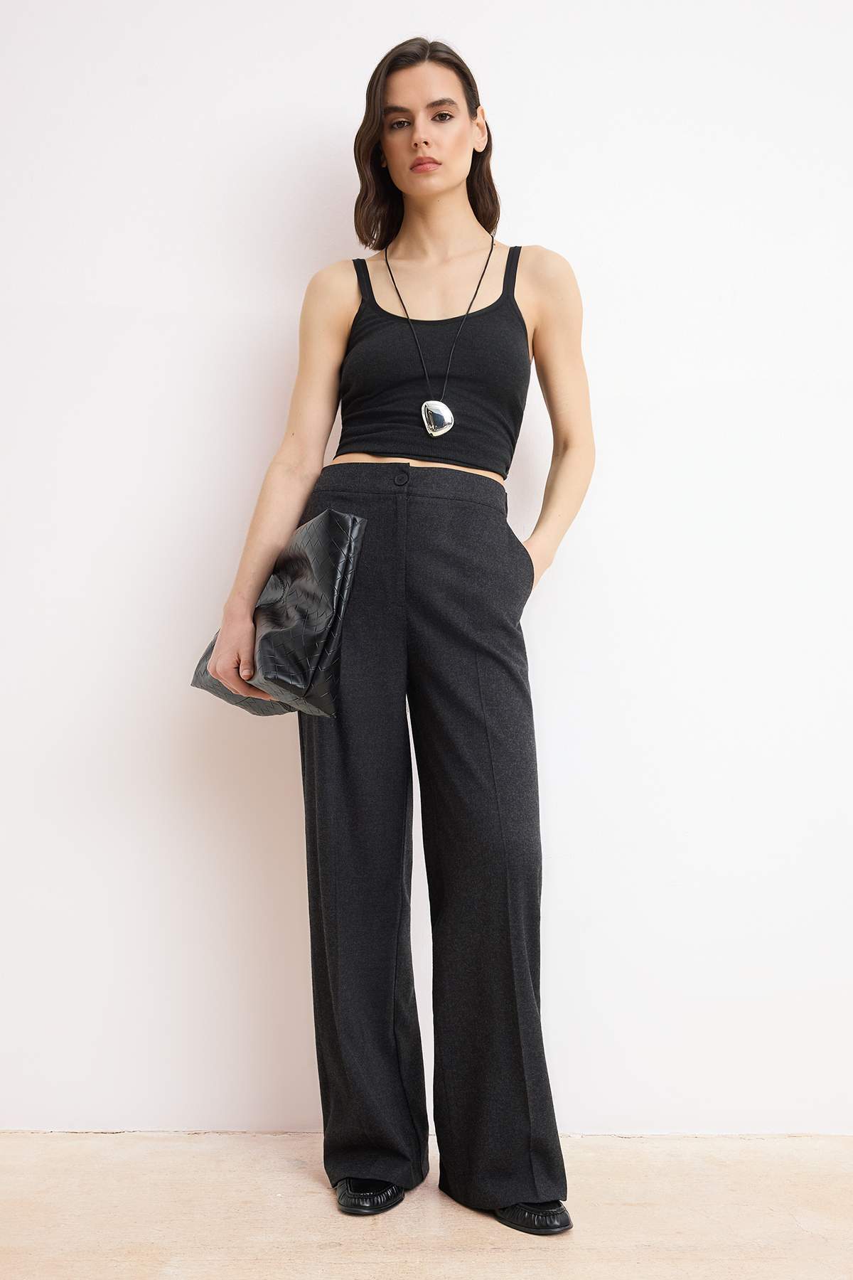 Pantalone TWOSS26PL00136 - crna [djesi-src-716ff0593733426966ca5346e0fd5a9488a4c21345cc4d70fce58dd08c570040]