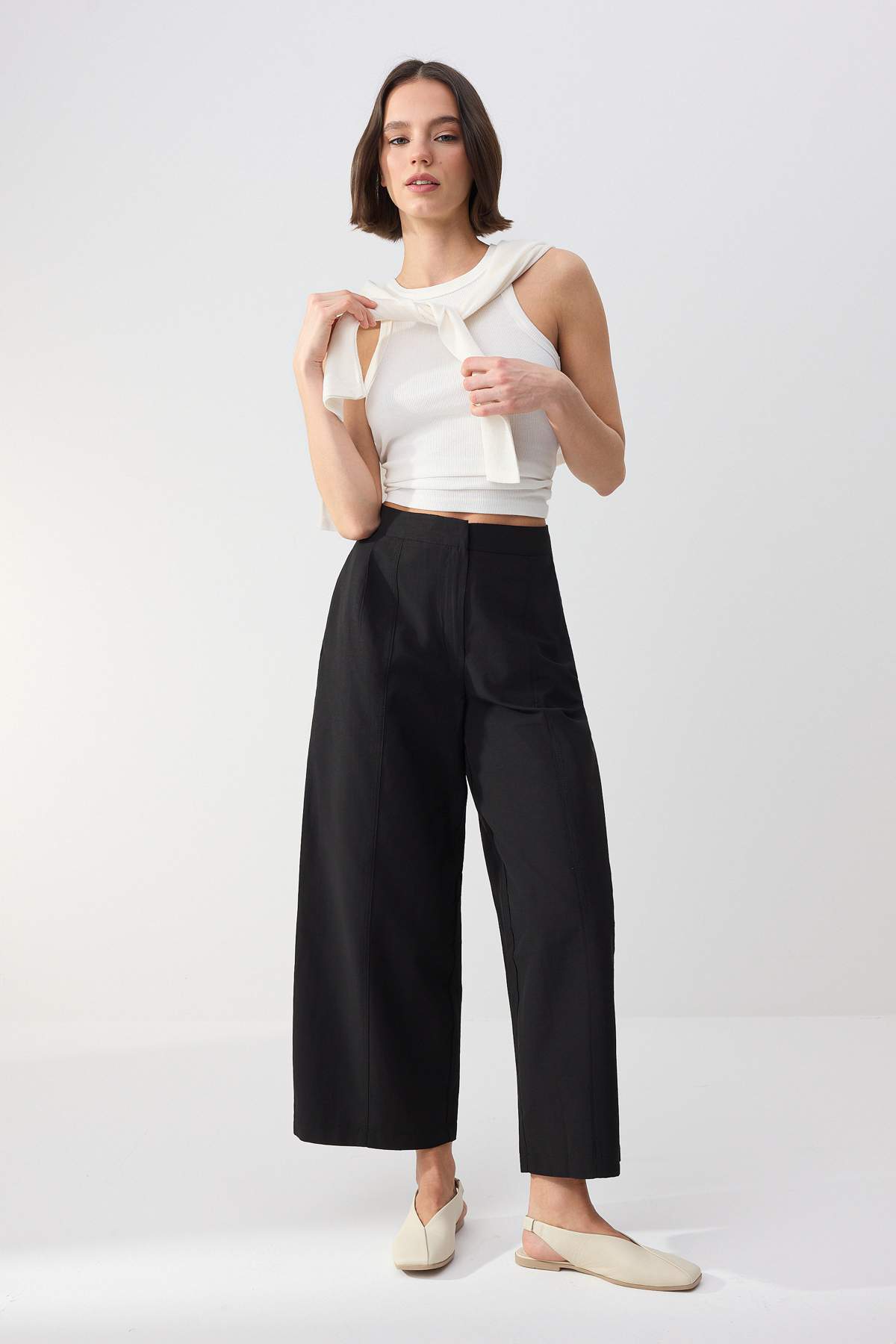 Pantalone TWOSS26PL00071 - crna [djesi-src-86742b4142469f721336c4fec9f892e1441c6508659fe1ed874312454fdf59e0]