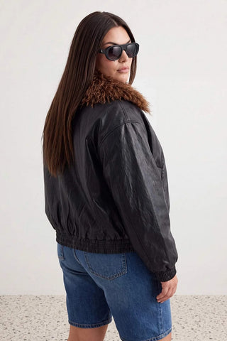 Jakna TWOAW27AW00008 - crna [djesi-src-cb61739c2789033c061fc2ce58813d3637f01fd3209a3546292899e0fee19a7a]