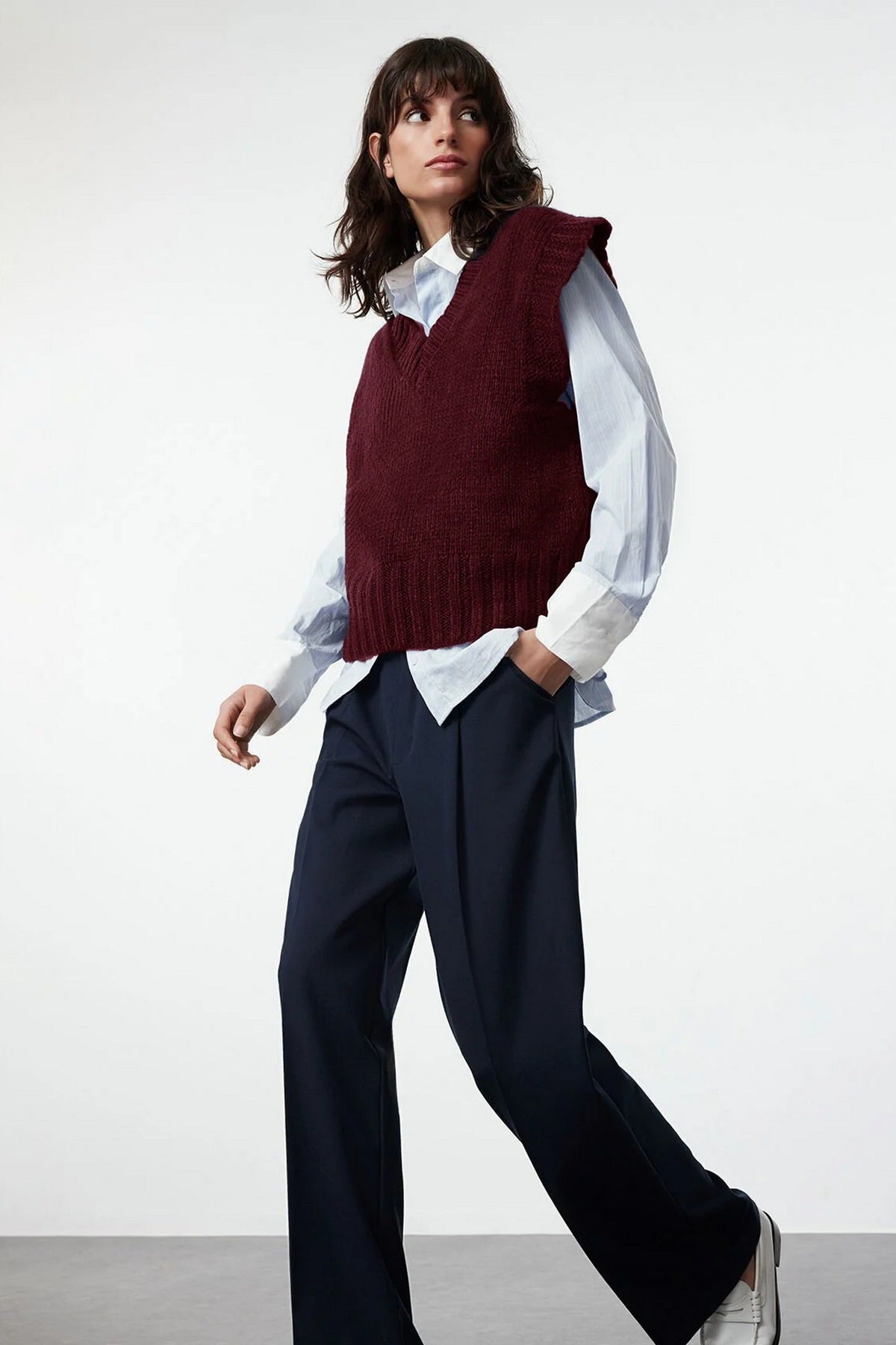 Pleteni prsluk TWOAW23SV00149 - bordo [djesi-src-d9de8d7d494b966975462de58c5eb60f4a5c718d6670a604b083539fbd883c3f]