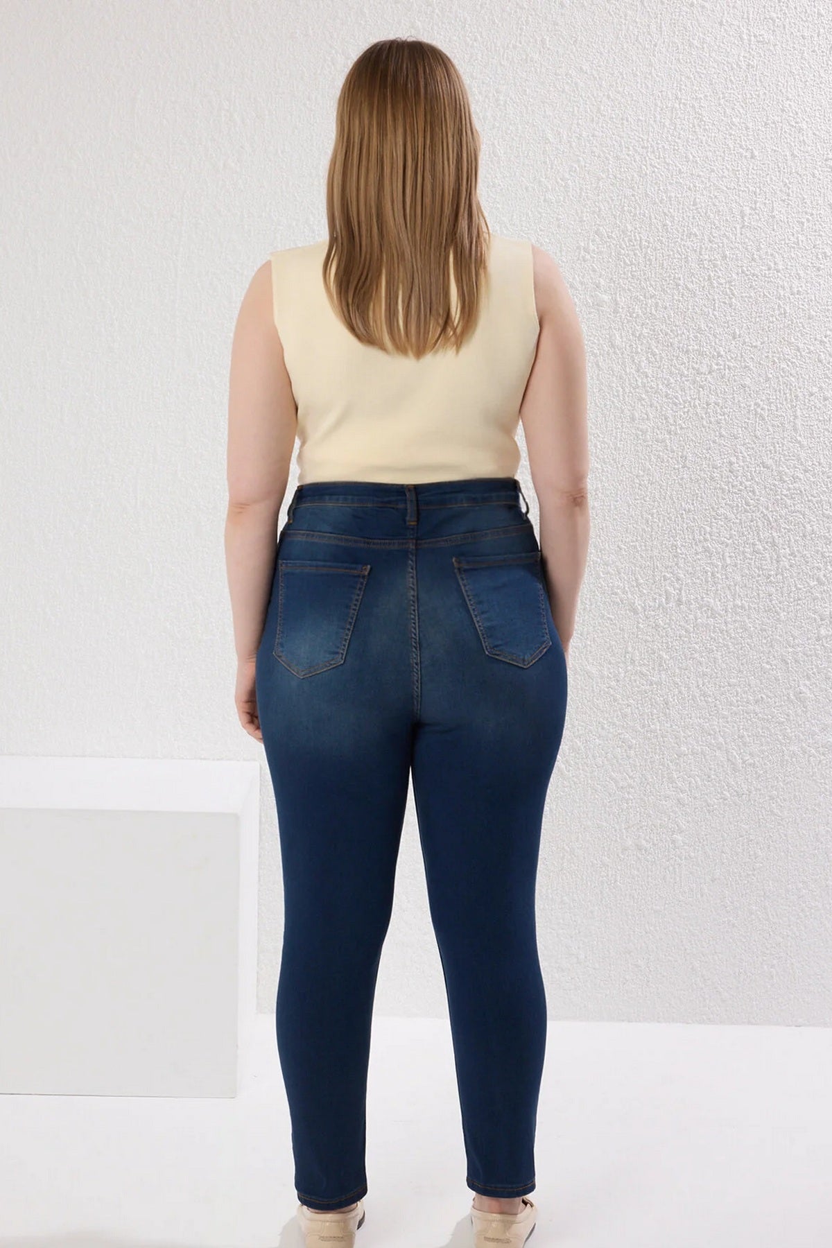 Jeans TBBAW23CJ00059 - plava [djesi-src-53504fa5dca46bd75729d54f4d3d372709c961c93c3ad3c313b5c75e47128326]