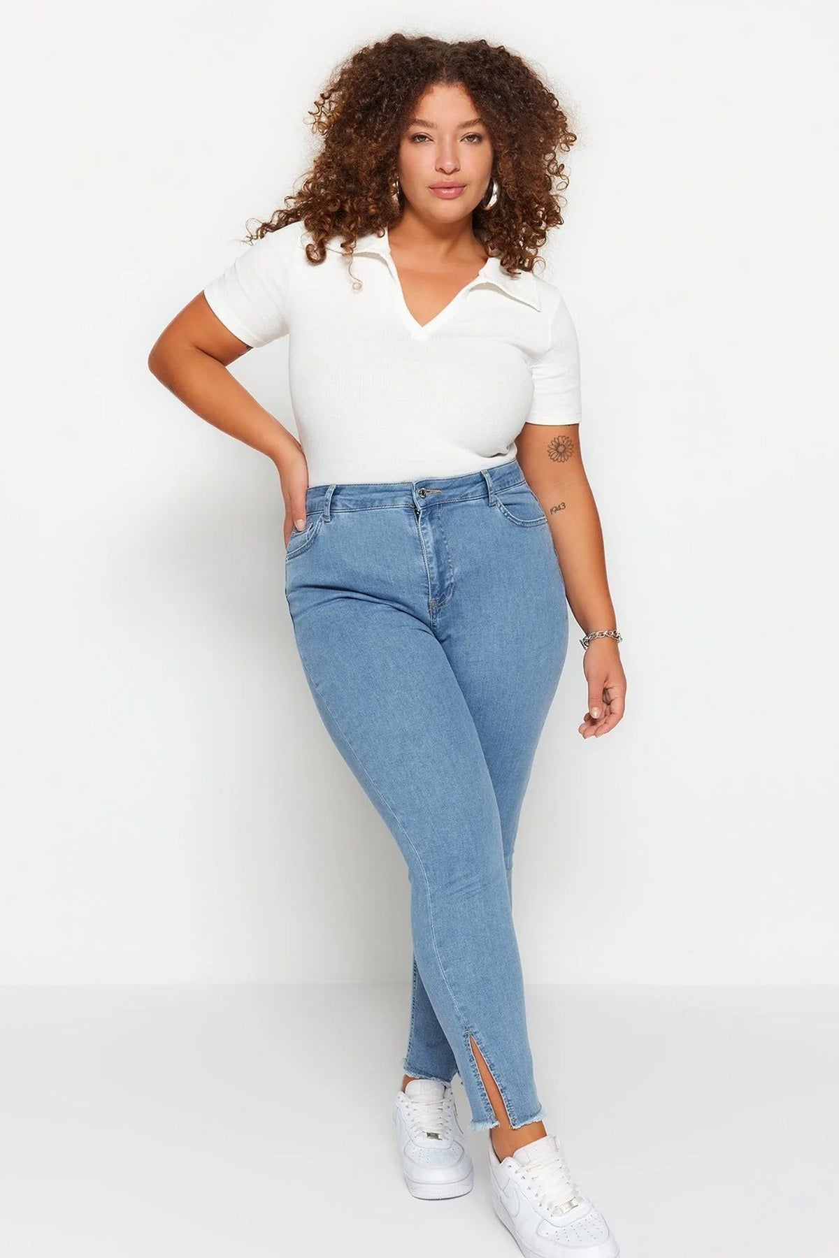 Jeans TBBSS23CJ00020 - plava [djesi-src-f7a214ebdf881fe38349c34d7eb5036a65a90e82801d0bbd8d5250b0932edde4]
