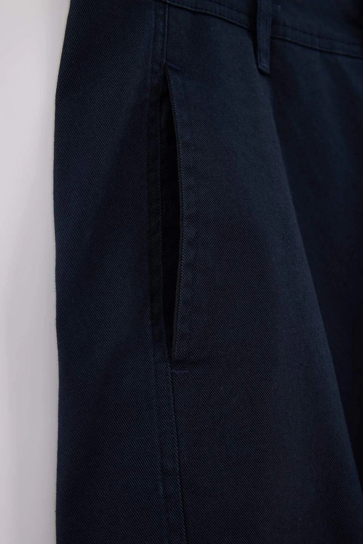 Pantalone TBBAW27AR00025 - teget [djesi-src-f165a69a08b4c7ffaa20e298731821cbcbd2c261590603ce8b7129292ef58545]