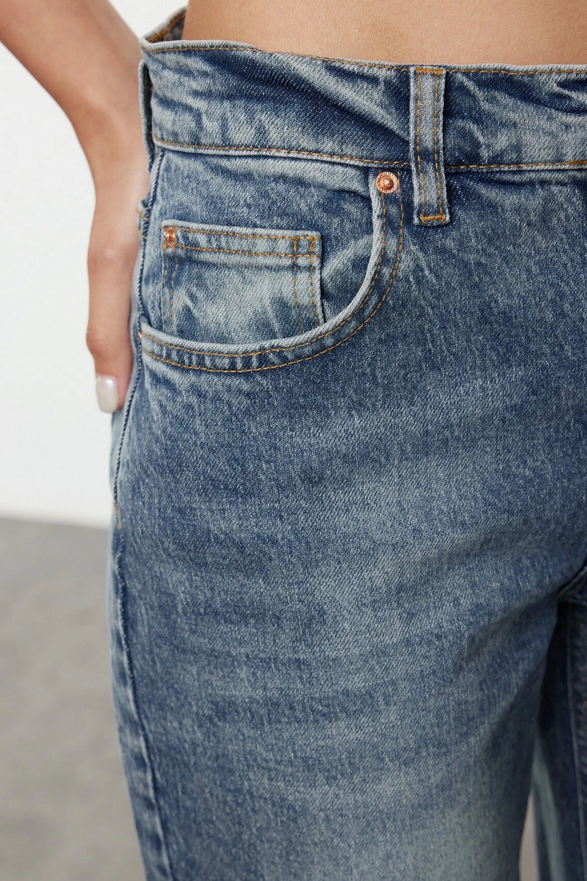 Jeans TWOAW25JE00076 - plava [djesi-src-b57a1fd6aa12930b4a1398ffeea5446674e40e19ba9f6573b8d971eabba4906d]