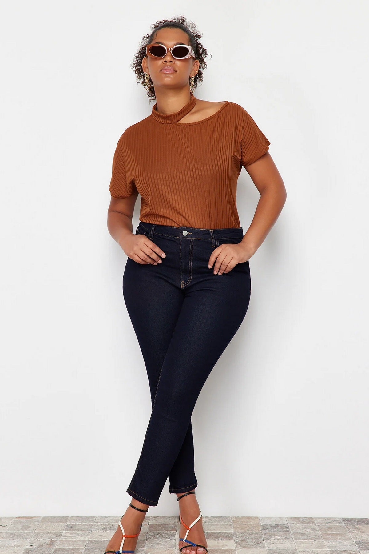 Jeans TBBSS24CJ00006 - plava [djesi-src-af3017baf71cf6c8019619e5a68812ab21d9dfd7a2dcf7805bedaf7a53d4a878]