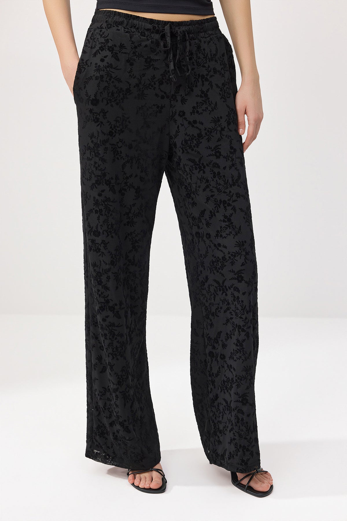 Pantalone TWOSS26PL00161 - crna [djesi-src-c8c9059cade984929cdf1844c6ab2fa0afc0b9d23bdd0234e70bfe9162e852c2]