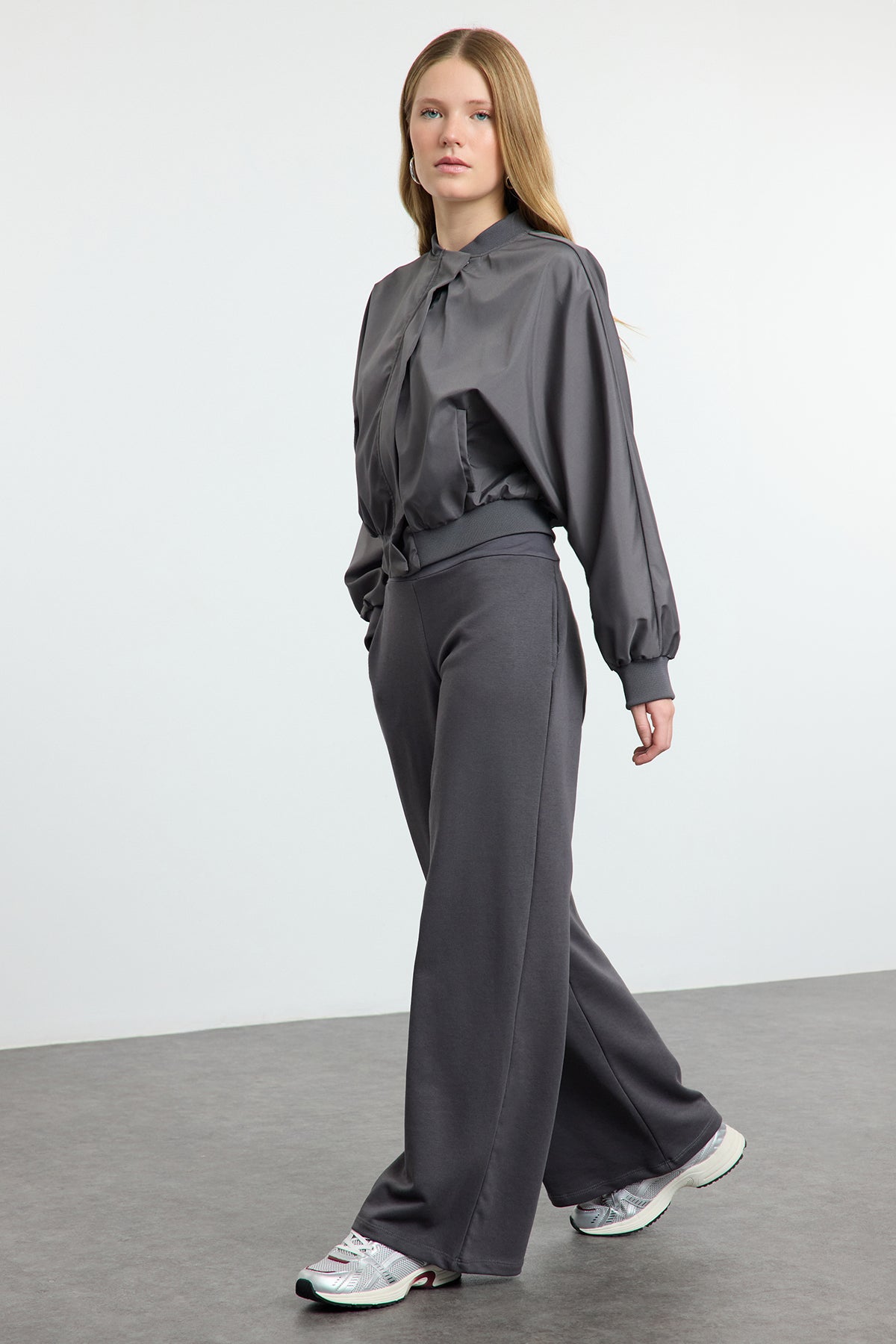 Pantalone TWOAW25PL00026 - siva 2 [djesi-src-f0e39b75dd530b98b17c94b63f30cbbe817afa3d12a81f66ca8a6a4e8328cf9b]