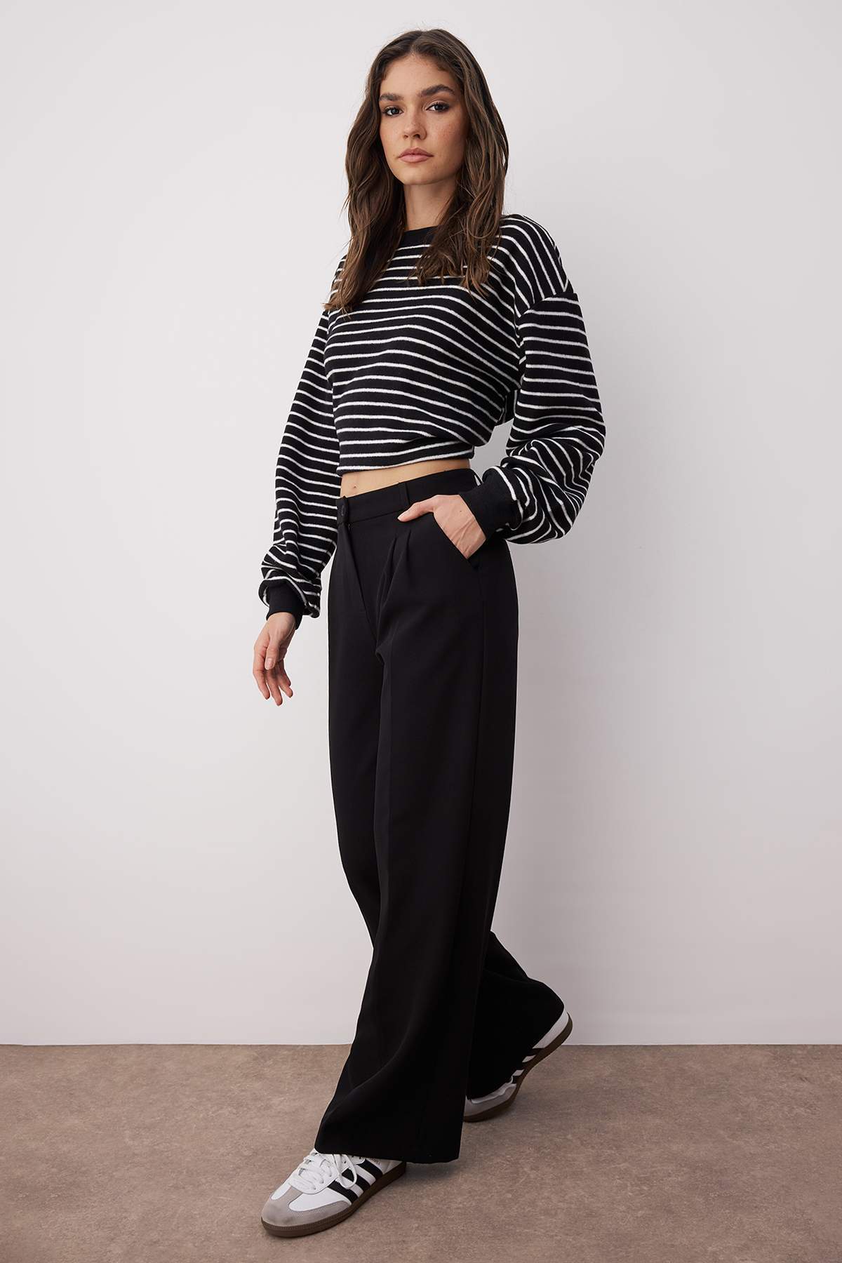 Pantalone TWOAW25PL00109 - crna [djesi-src-08608a1728246300c7c6ba7081bf587807d4bc983b418fec6b6e53e305a28199]