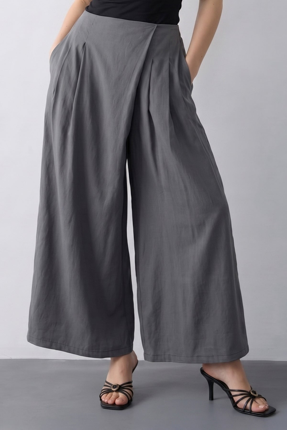 Pantalone TWOSS26PL00081 - siva [djesi-src-b5fbd9c191cf31d0bef4e54caa5eda80a6f843549d55e4c1e6ff0d28dec9782d]