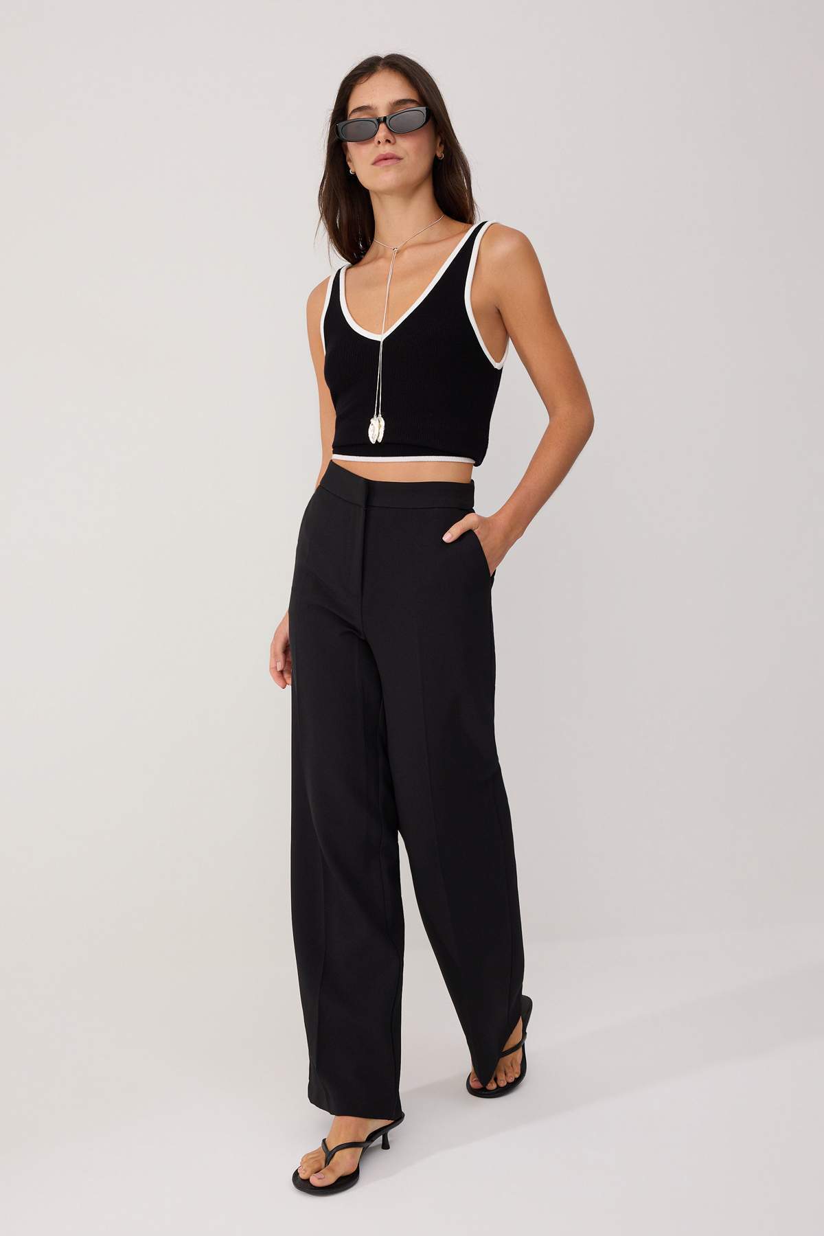 Pantalone TWOSS26PL00057 - crna [djesi-src-e5bd549e3ee71f32b9d1163cce85ea05465e29802a63f9d83011faf140cb07a2]