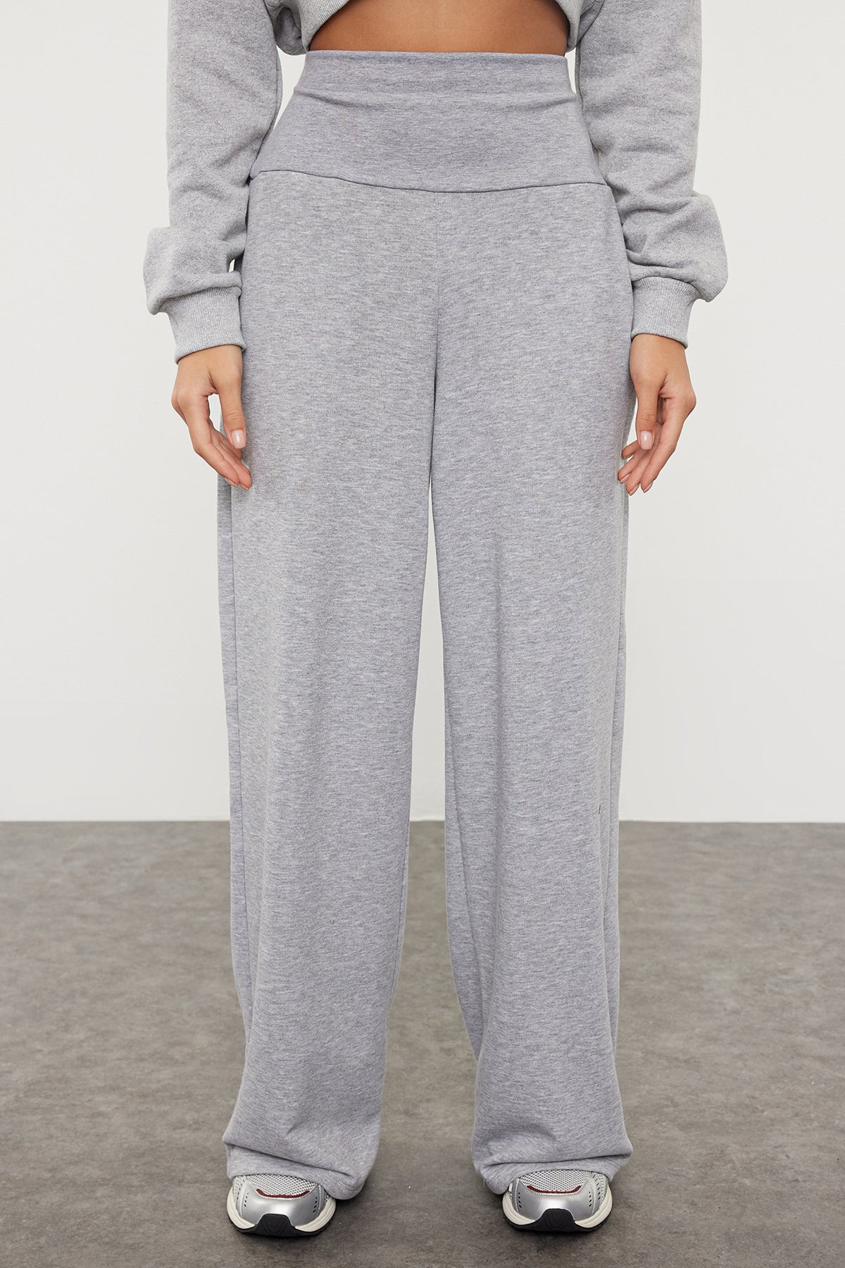 Pantalone TWOAW25PL00026 - siva [djesi-src-22f0cb3ac8413c588caada5b95928cad0748376633e4b57cee8bf2ce9dd98413]