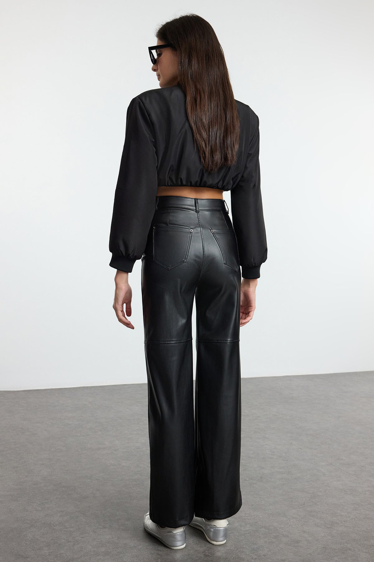 Pantalone TWOAW25PL00068 - crna [djesi-src-2fd8f1b8e3d462912853da5b4bc8a4ce0cff3ff5923e1c060919ed41212de326]
