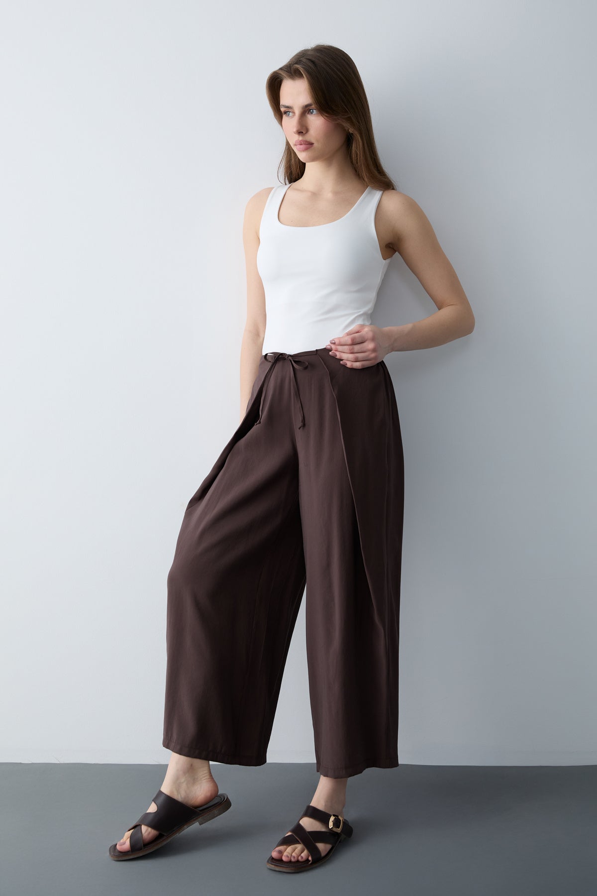 Pantalone TWOSS26PL00080 - braon [djesi-src-9748c2c3387445496b8455cc347184d7251afe42099595fe78ccf440e6532ad3]