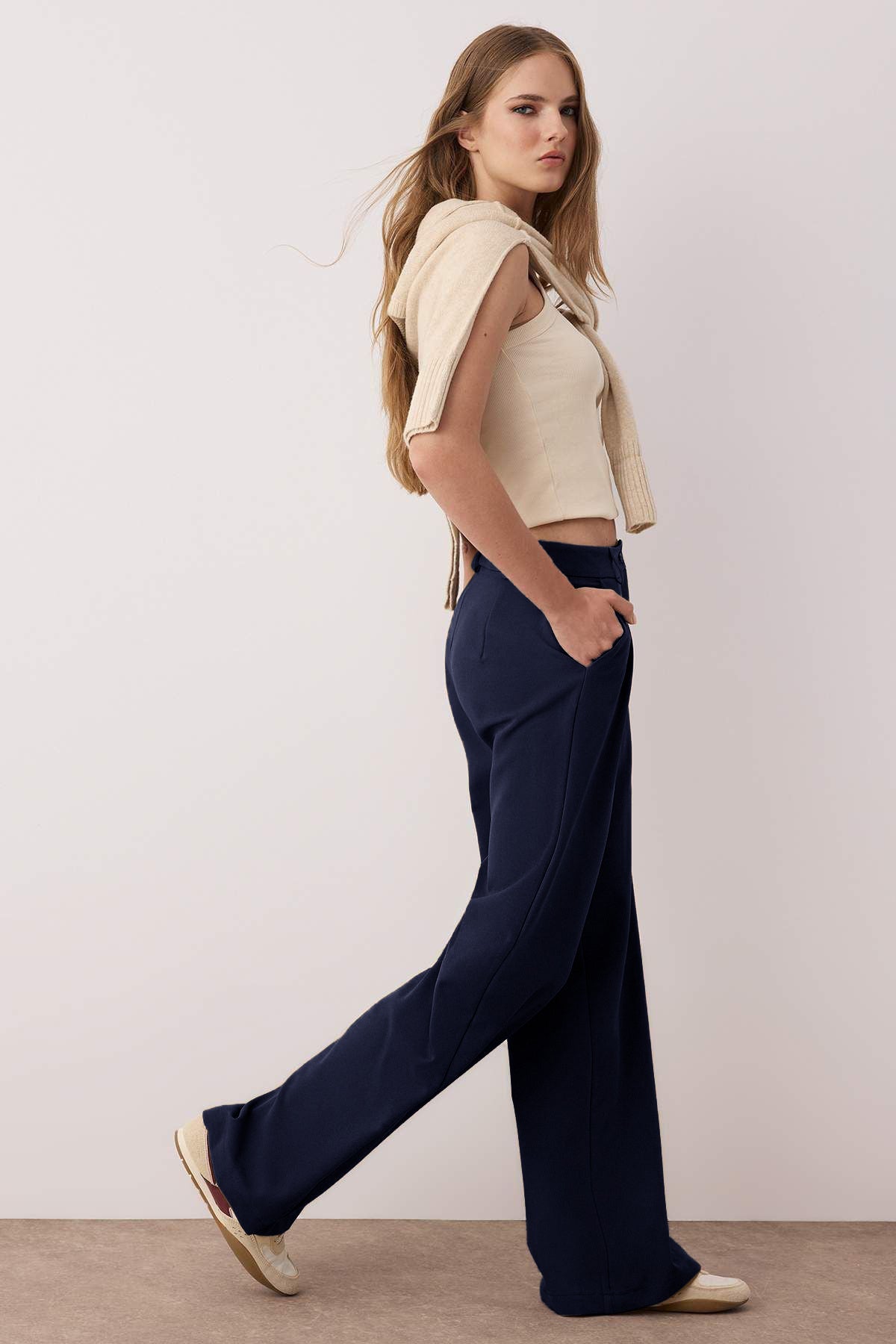 Pantalone TWOAW25PL00109 - teget [djesi-src-46d7b4d1ba35f378285d533a2325d326c43f1688255919d1ab30b61a82c860bd]