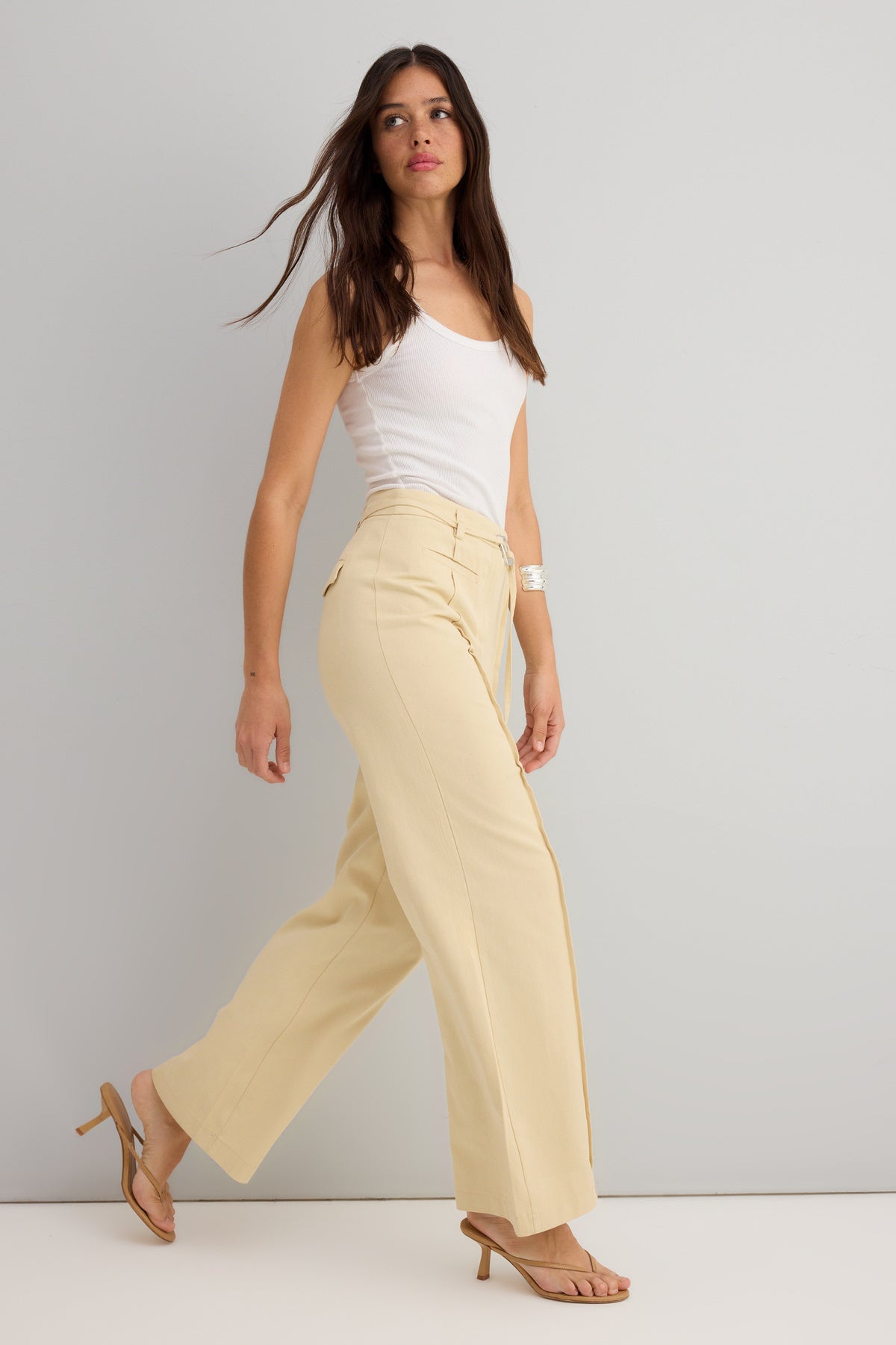 Pantalone TWOSS25PL00115 - bež [djesi-src-00b5987b68d3cba34cd649c596de70afd8322de22edff427514df368da78f177]