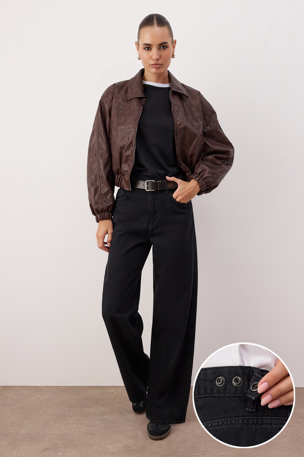 Farmerke TWOAW26JE00265 - crna