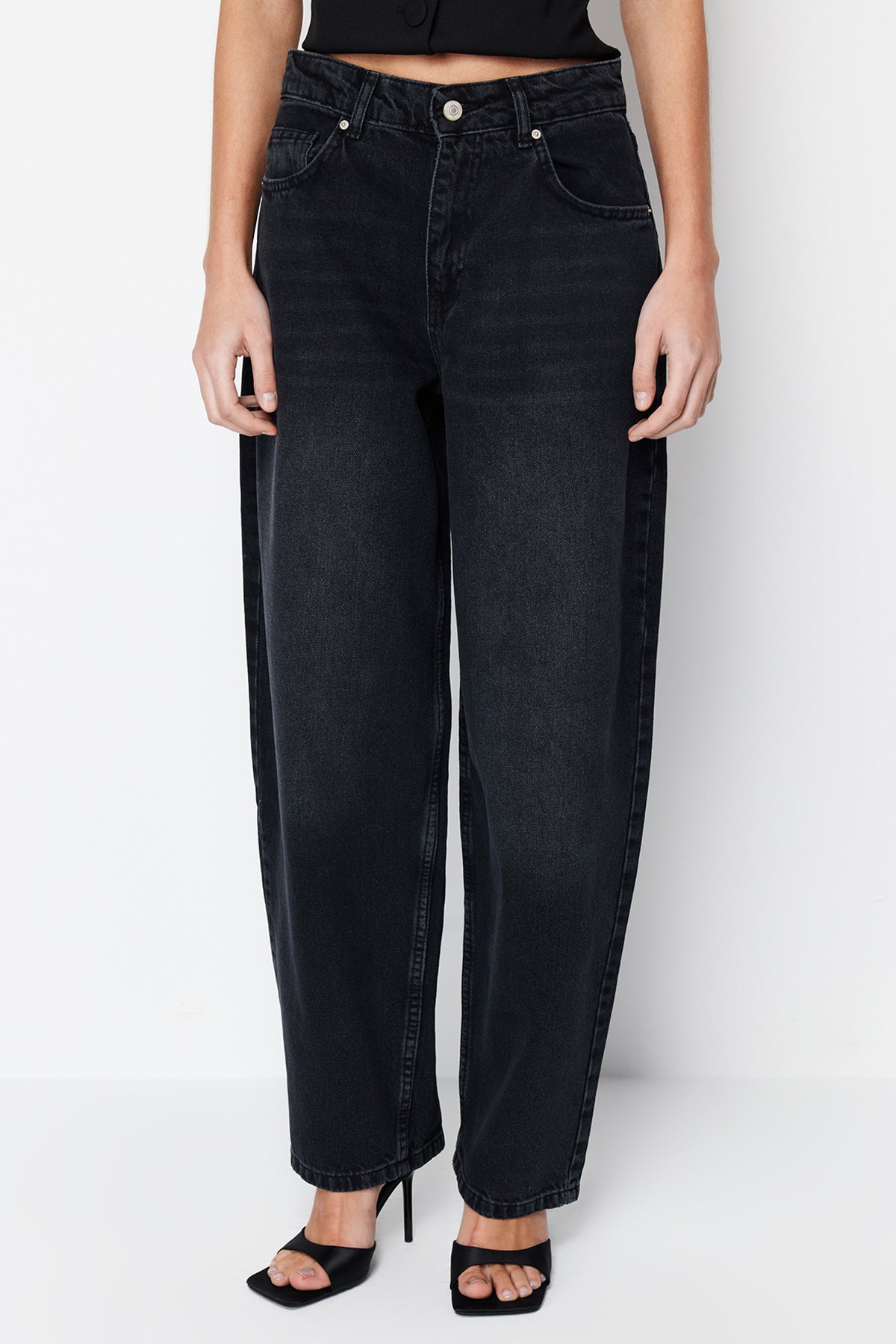 Farmerke TWOSS24JE00038 - crna