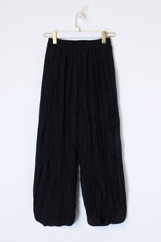 Pantalone TDRSS26PL00004 - crna [djesi-src-3b6fa2490ce8c6d86bc7be18a84d799ca1624db19407b4d61c9686c7a40776fe]