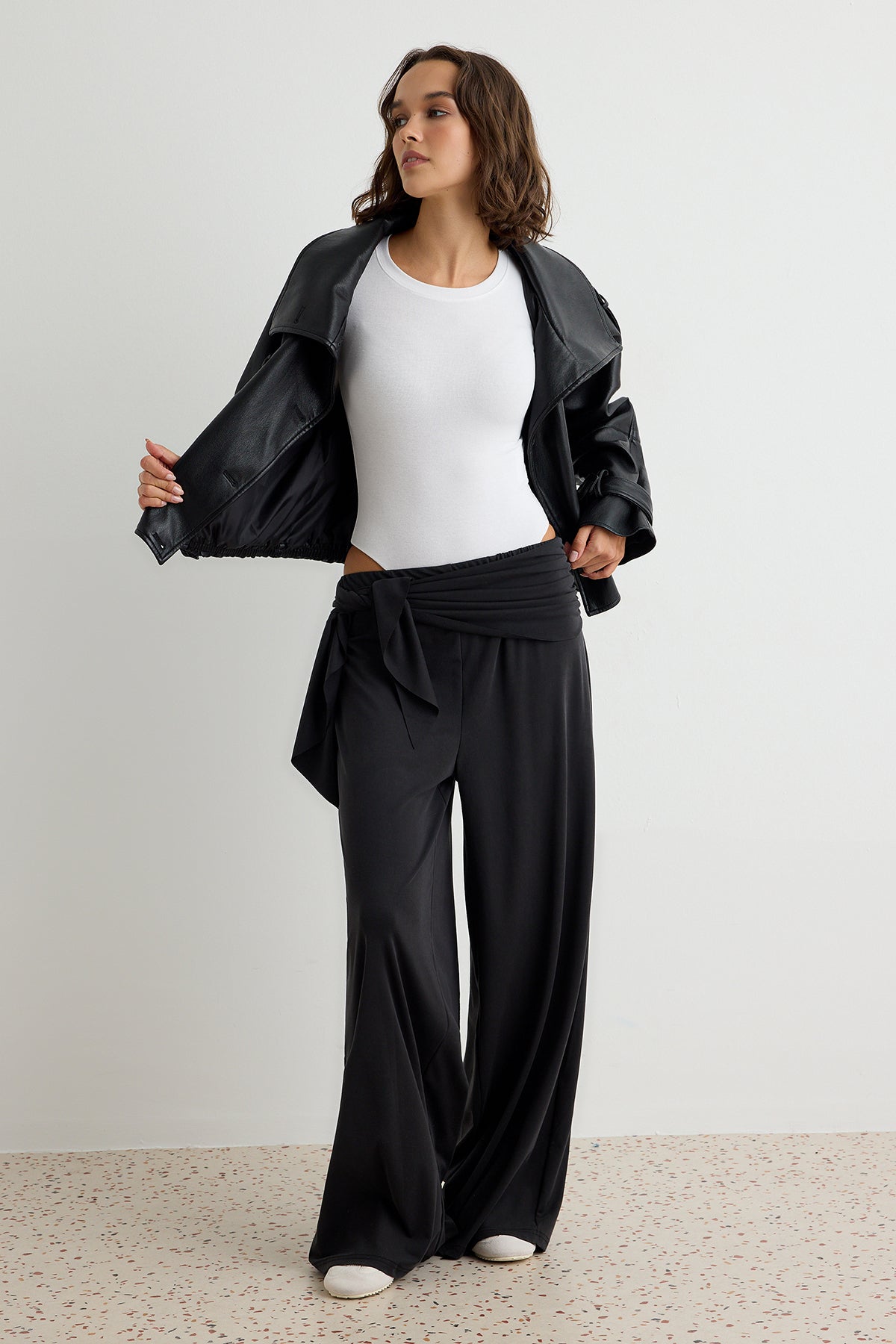 Pantalone TWOSS26PL00165 - crna [djesi-src-cff918cd243f472b6d1fa02a52dbfd8cfa98a37e24d130296f8fa67e8aa15b04]