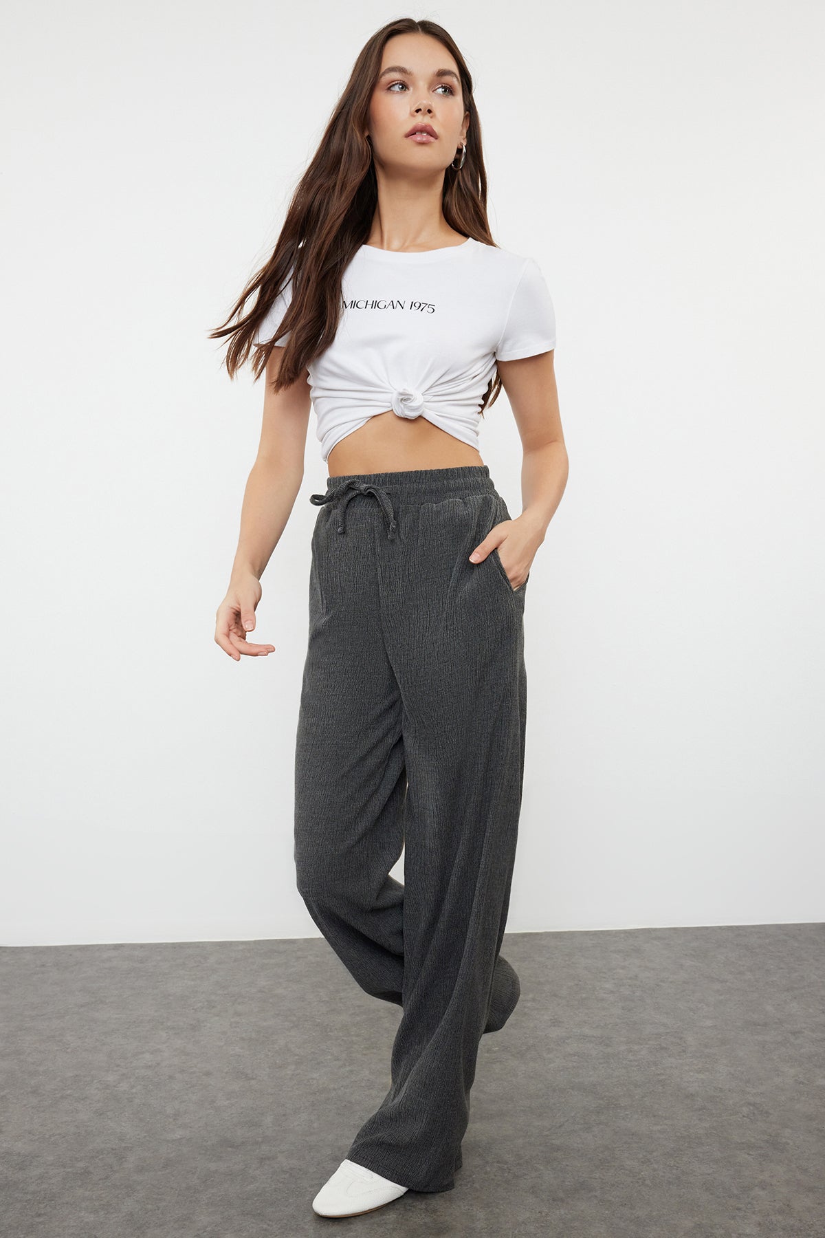 Pantalone TWOSS24PL00054 - siva [djesi-src-93252fd00b29bda4cd0a07e1362a18255344f983f3d6b8cb34a06a2879f5eb54]