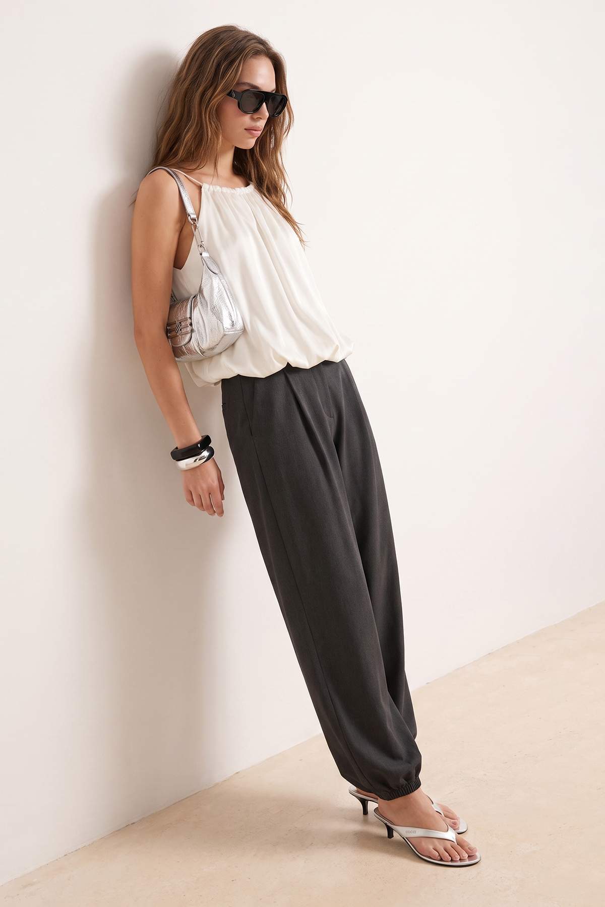 Pantalone TWOAW26PL00169 - siva 2 [djesi-src-d6cb2b4cfb7615ab735e432296db787d90f54dcac687f31fa5aeb33eb0bf5bae]