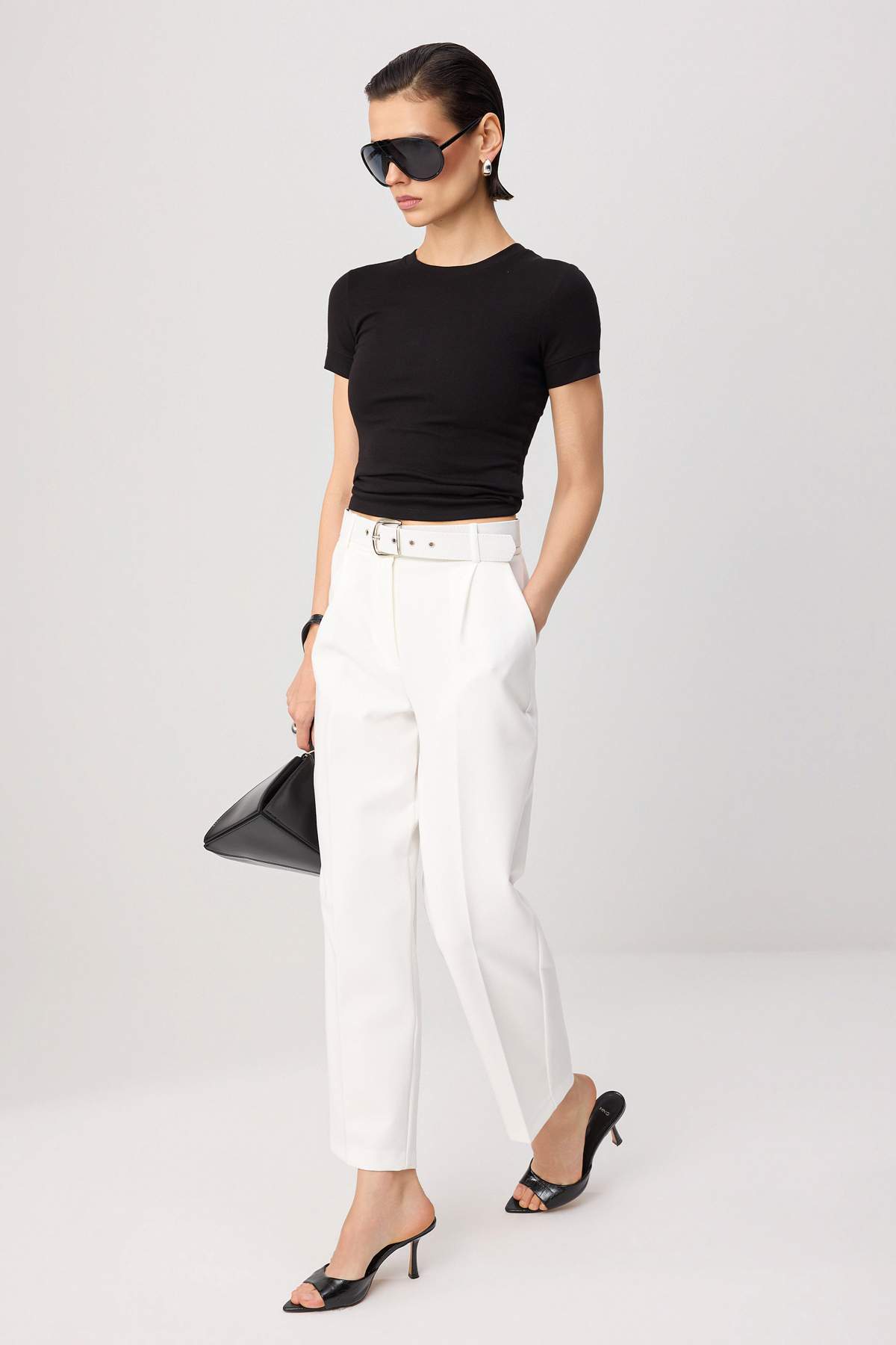 Pantalone TWOAW25PL00043 - bijela [djesi-src-c31b8649f7ff34e4a79655192fa7b40a3629ea55404010eb84678d546542bd95]