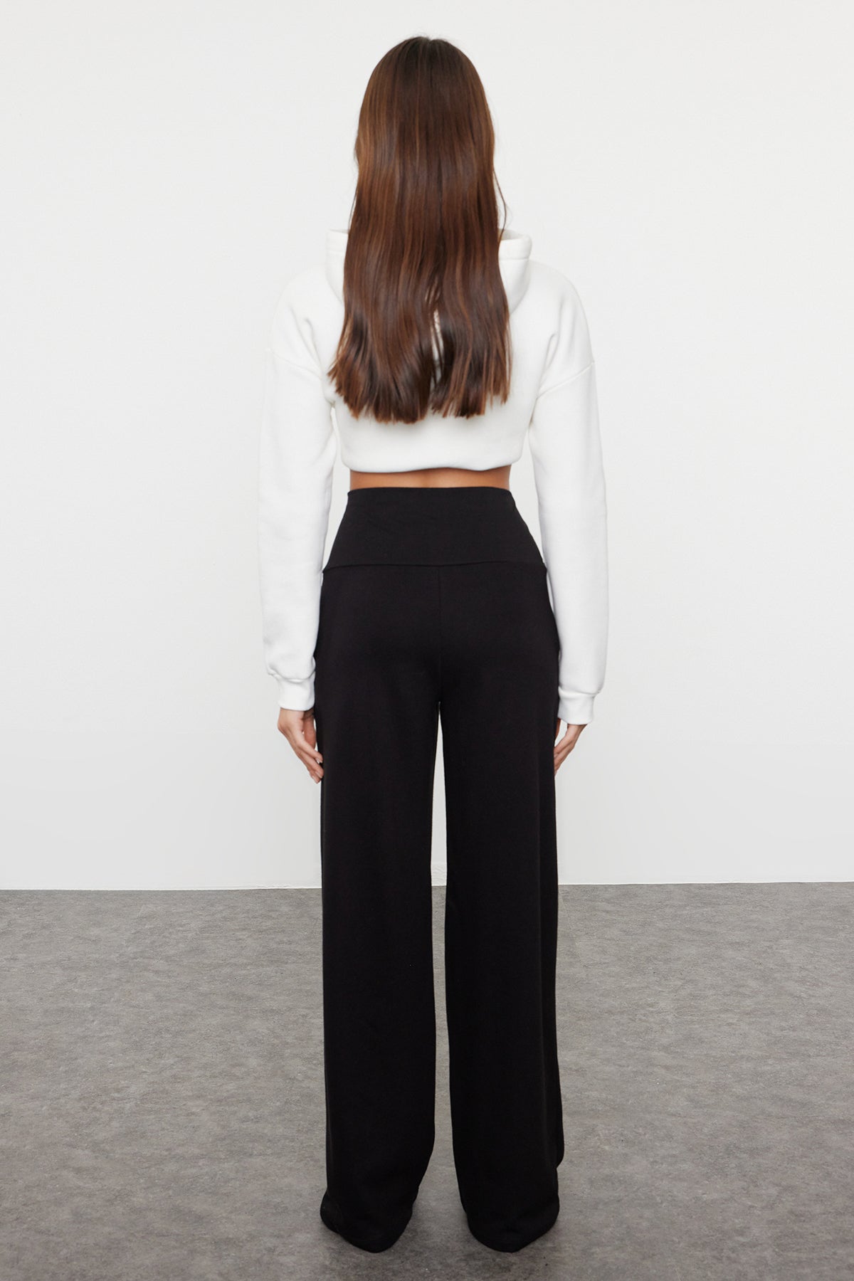 Pantalone TWOAW25PL00026 - crna [djesi-src-a597b3cd0122c468041094f81507278f8a7bd1a2f7d7c9692d6e0cef7a375e79]