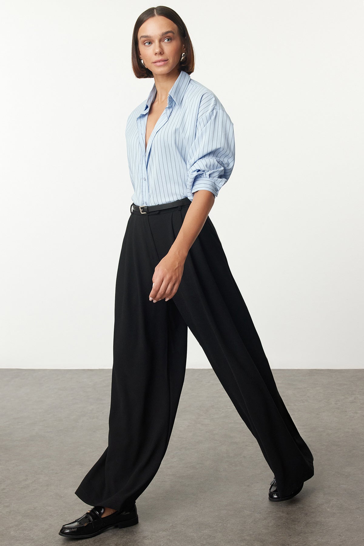 Pantalone TWOAW25PL00032 - crna [djesi-src-f20a1bad3c3a502234a9533a38fe5c8108cef95333b445d2d3540cf8ea67579c]