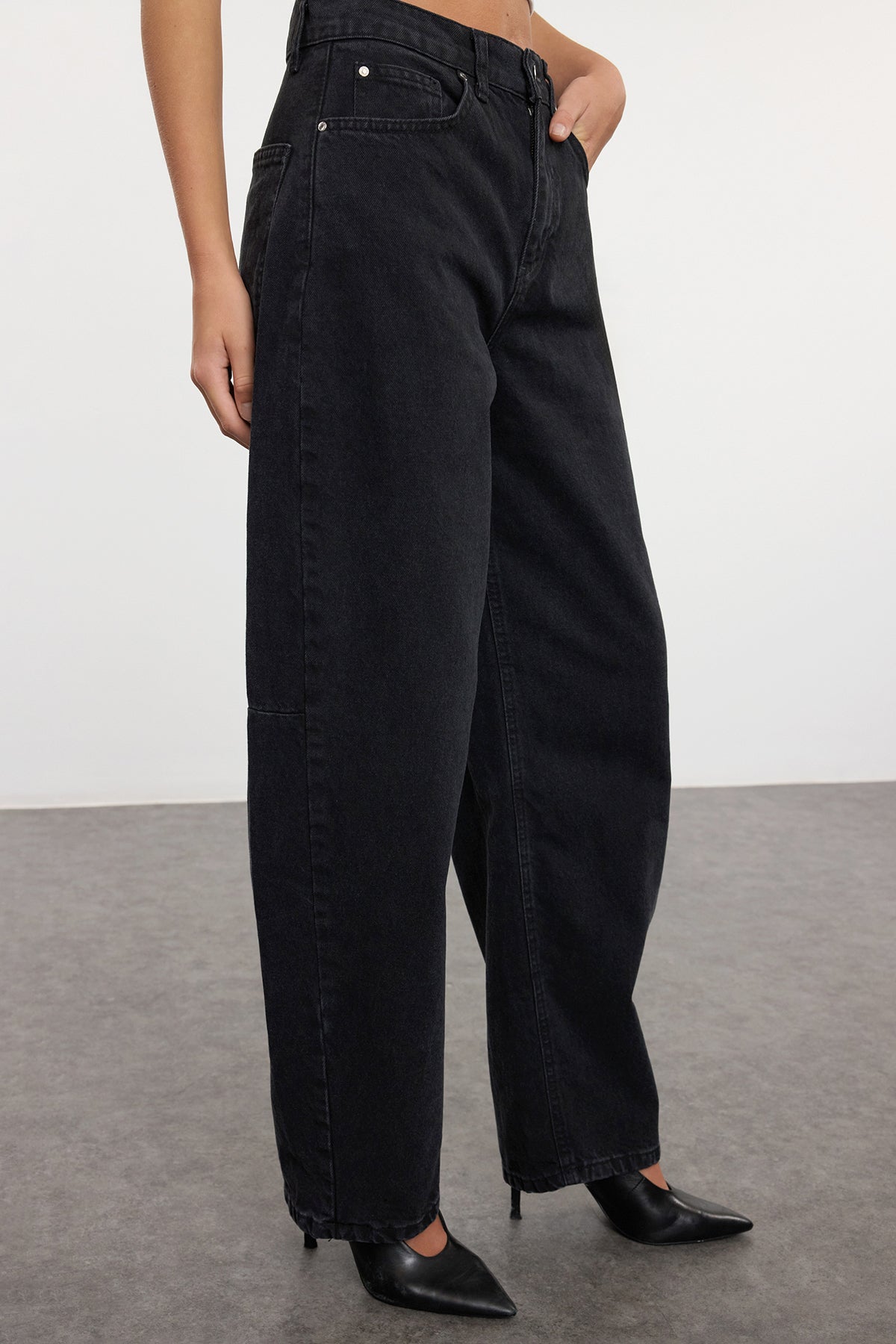 Farmerke TWOAW25JE00328 - crna