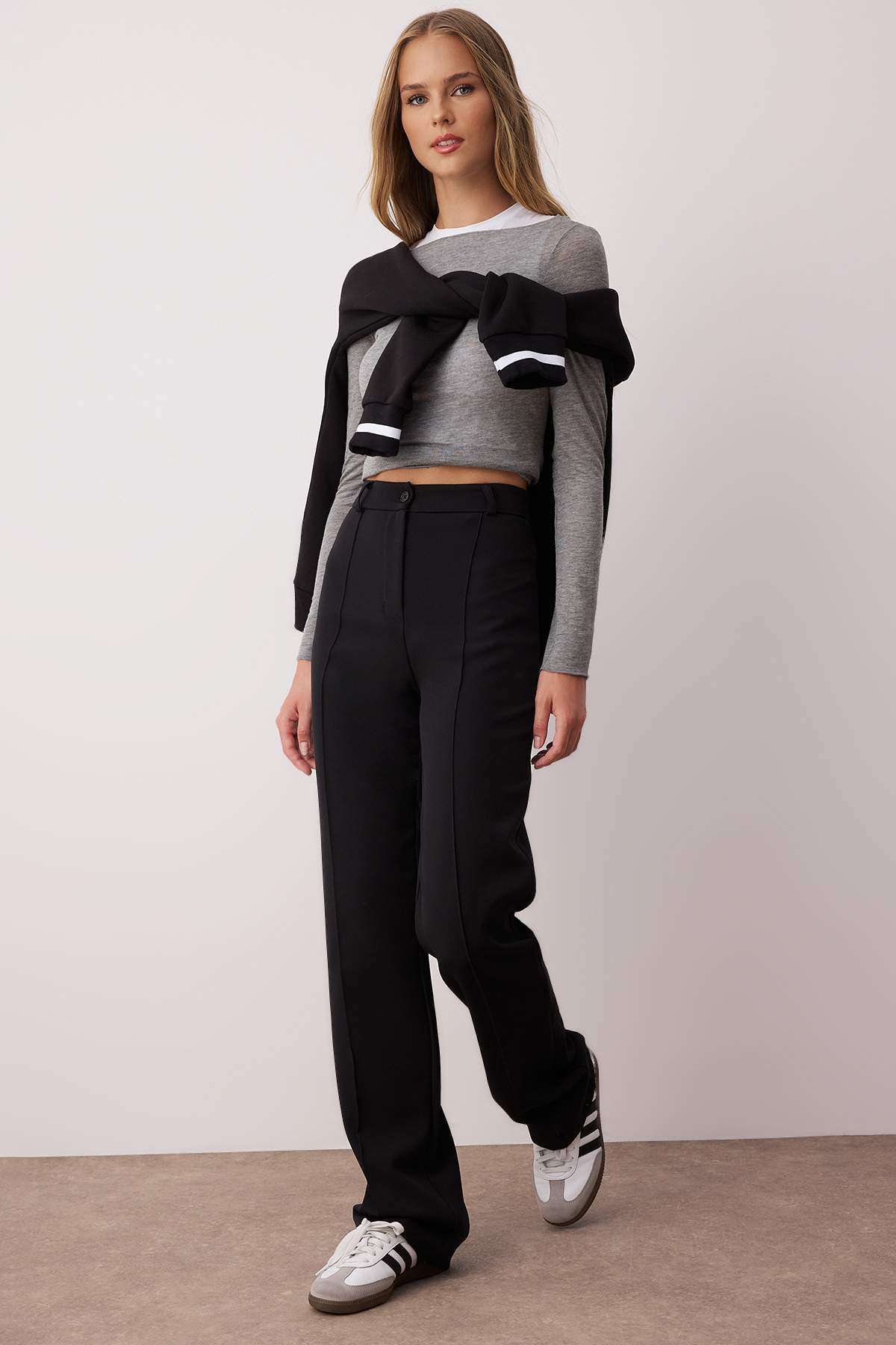 Pantalone TWOAW26PL00027 - crna [djesi-src-dd9a7d9a08c7dc1ef621985f52134d2f9395f7f759280bb54b8ea491a6b55947]
