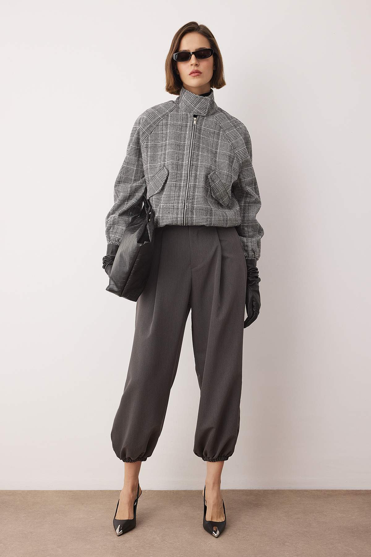 Pantalone TWOAW26PL00169 - siva [djesi-src-1a3b0f3e881cbd64b2bbfa1cb3d6473eebe062b1e7e545a46b3074b2373b5d74]