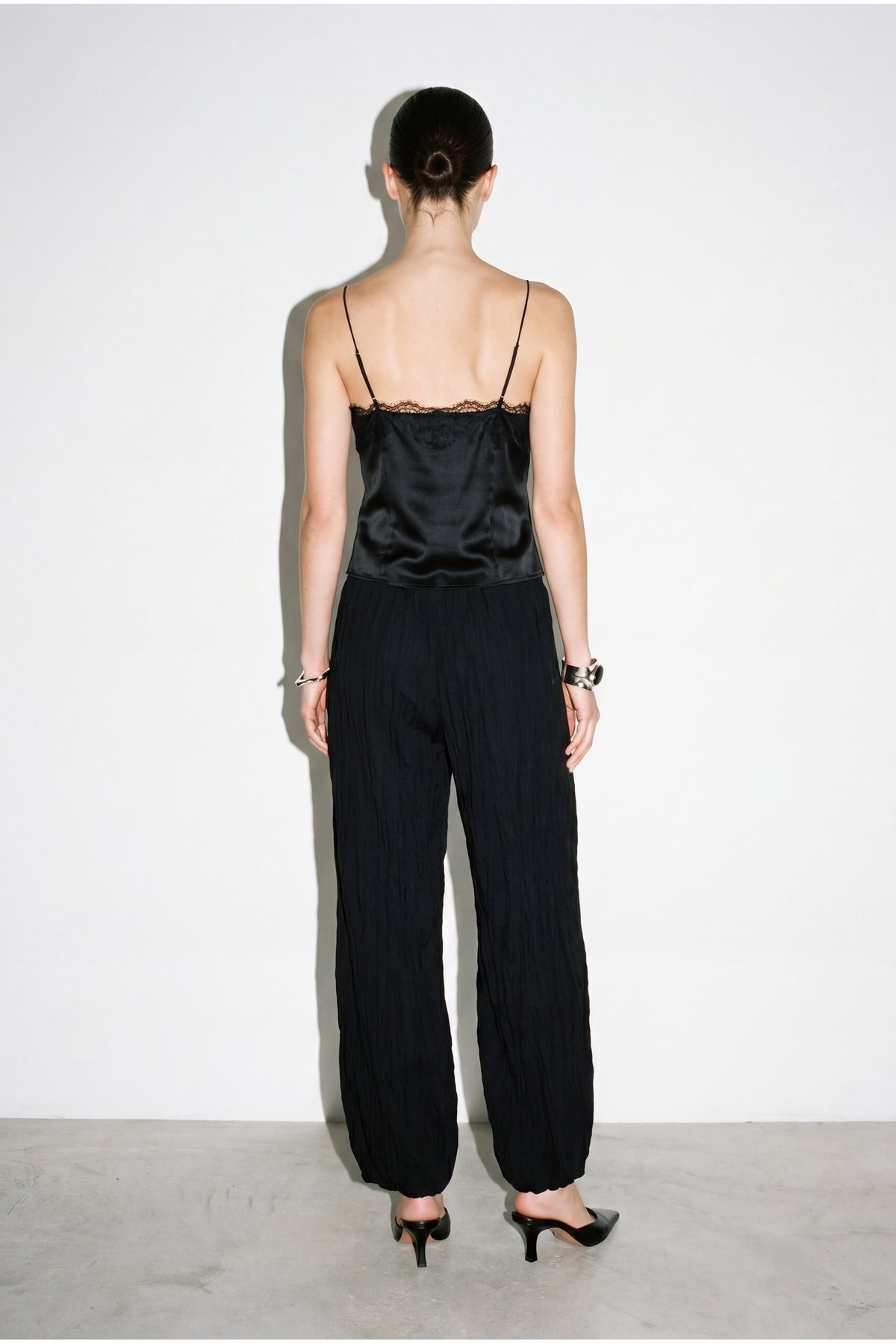 Pantalone TDRSS26PL00004 - crna [djesi-src-36fe3e1db747ff02d4f4f349737baad400835b6d3387157b28c162c5323ef42b]