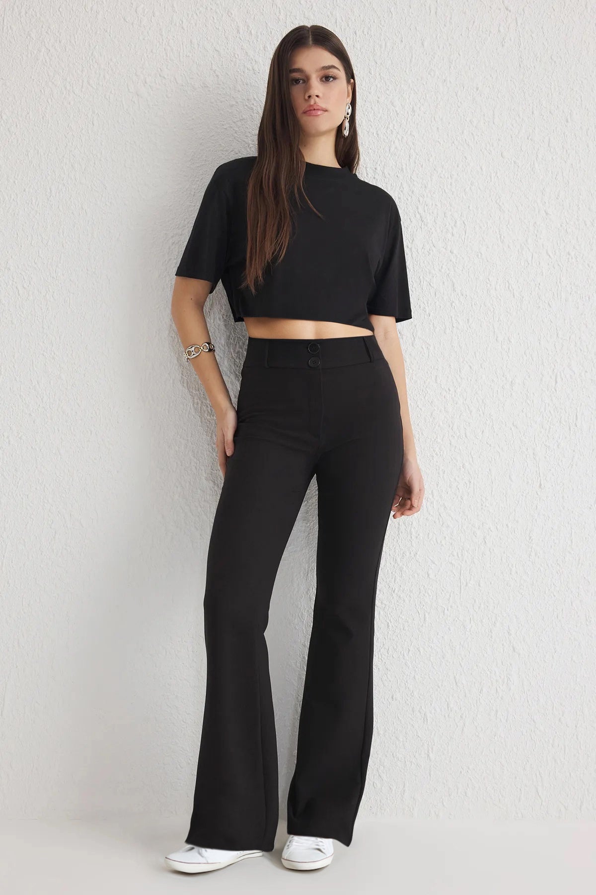 Pantalone TWOSS25PL00065 - crna [djesi-src-e3383babeef80aca4665a5c045b187a79baa7e428e724730b78a56d2c4347232]