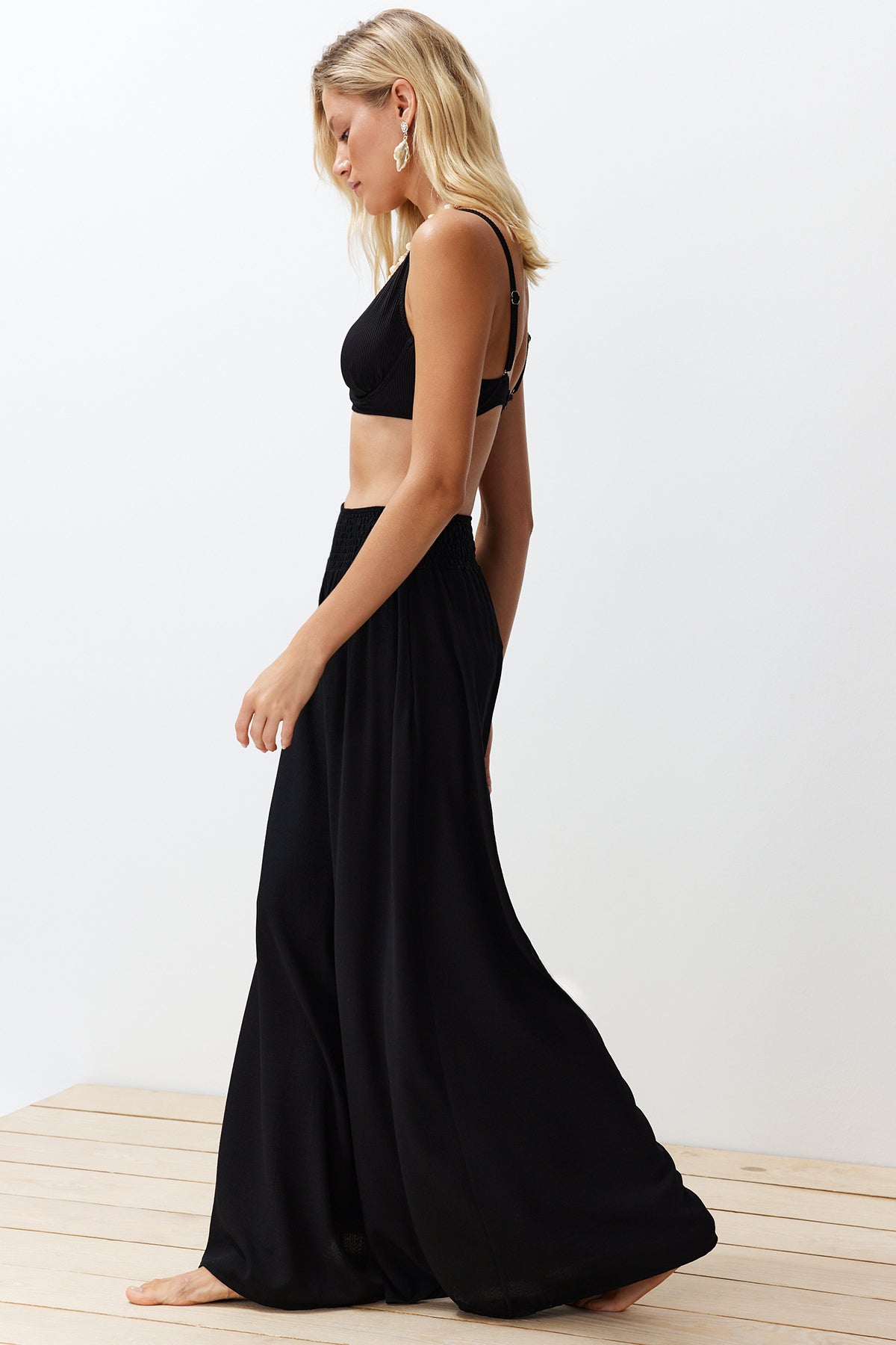 Pantalone TBESS24PL00008 - crna [djesi-src-7ff6ac6b674a2f5e532ffc9893edfef9eb7105805147bdab0fb27630dacaa508]