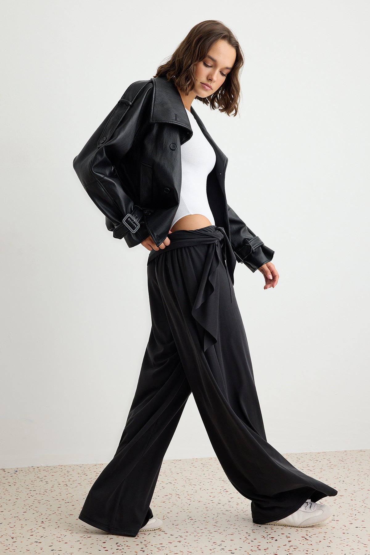Pantalone TWOSS26PL00165 - crna [djesi-src-d579c8c1308a01bd744fa9869e61070147a45d357a85ea15e6cb6ad4be45731c]
