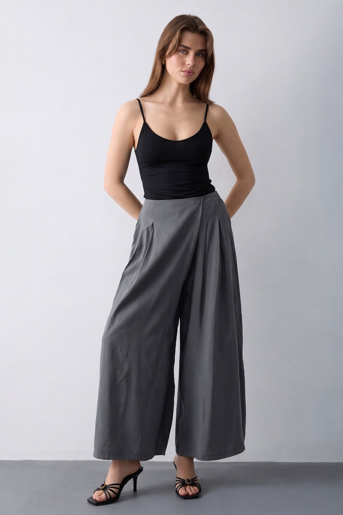 Pantalone TWOSS26PL00081 - siva [djesi-src-d960efc83856dc5cf514ebd210825ba1ec02c1782c744eeead775f87c8a2c5d6]