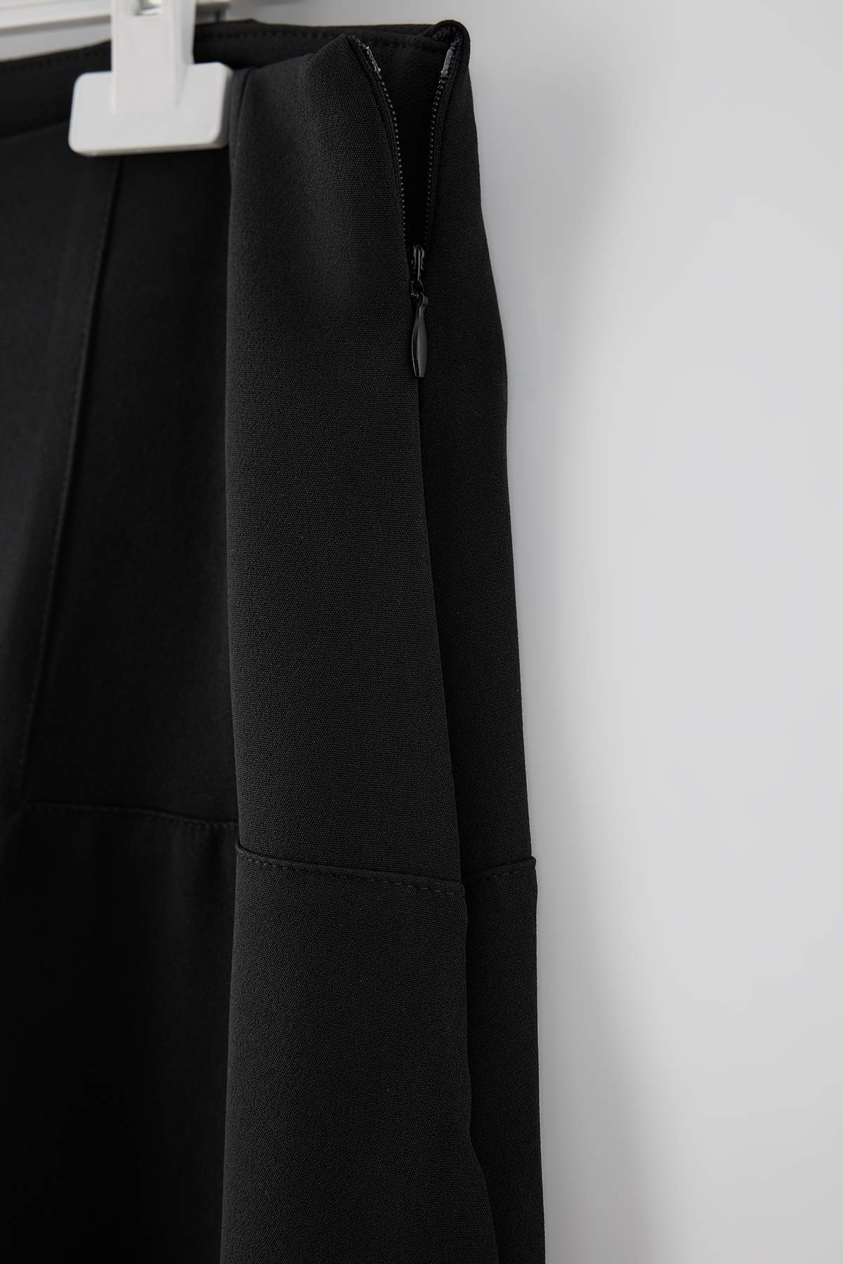Pantalone TWOAW27PL00063 - crna [djesi-src-1ca9926e20608985078439ede33b4afe99bde787568b897aca4e753000e7634b]