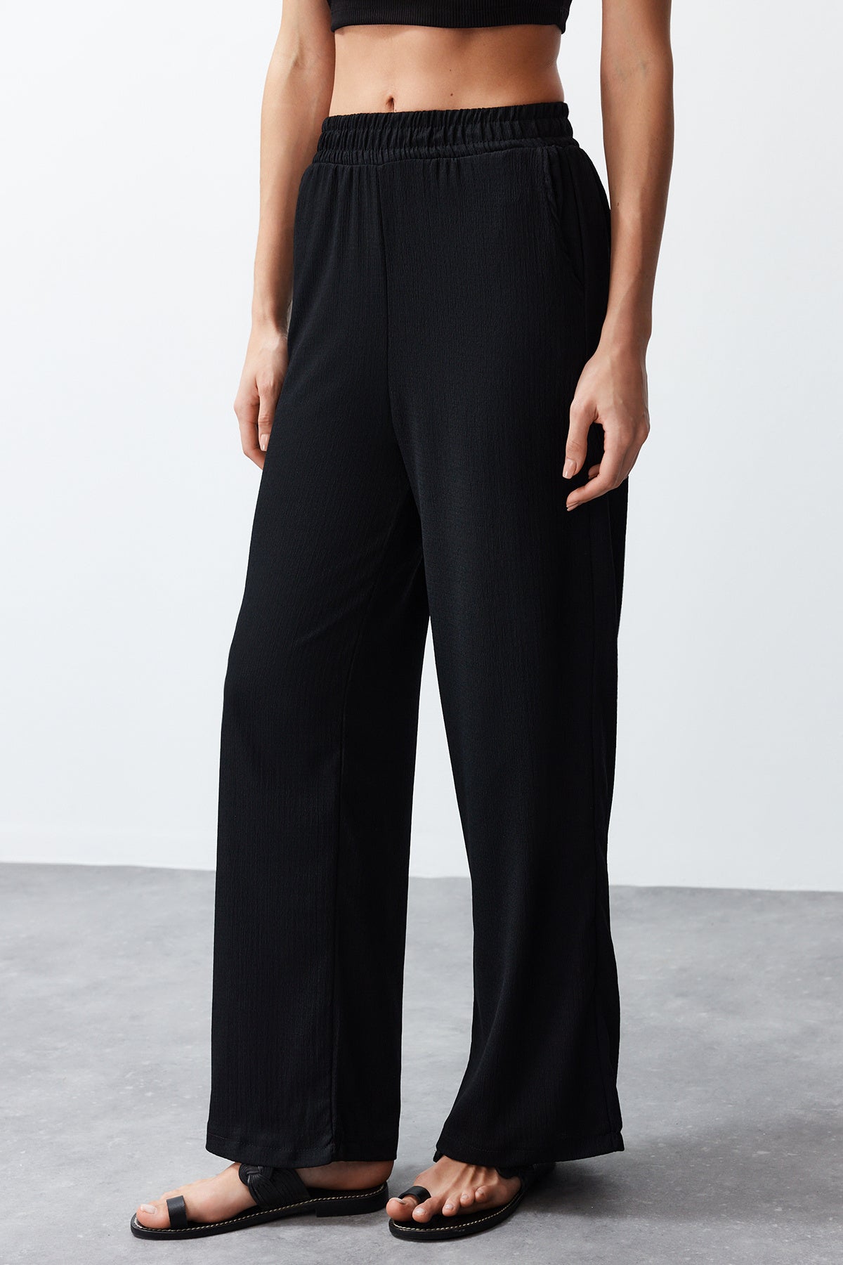 Pantalone TWOSS24AU00091 - crna